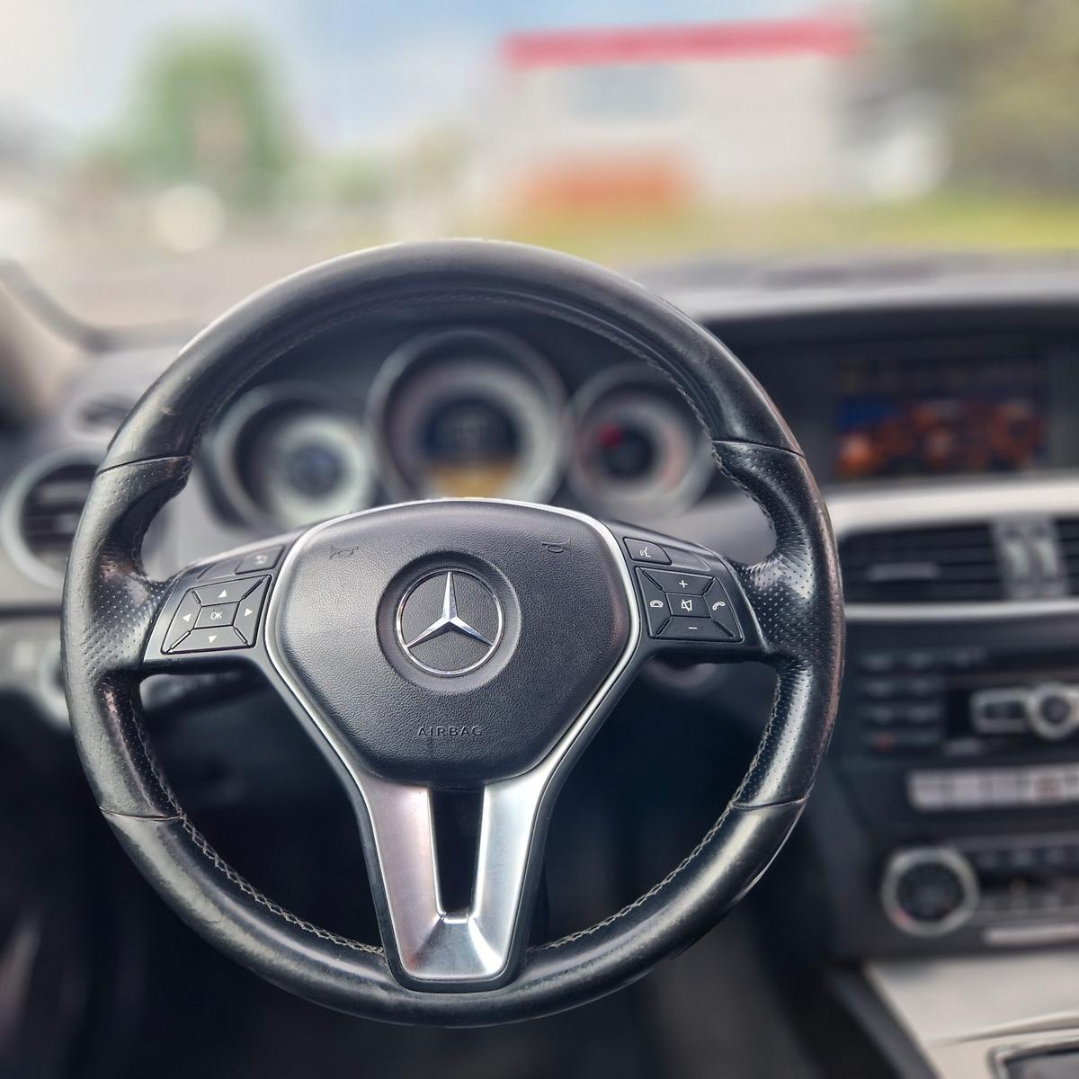 Mercedes-Benz C220 2012 — photo 19