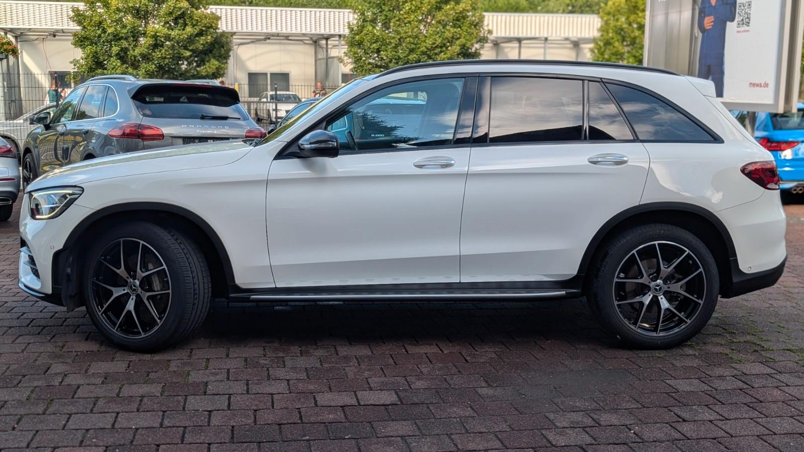Mercedes-Benz GLC 300 d 4Matic,AMG Line,1.Hand,Pano,RFK,Alcant