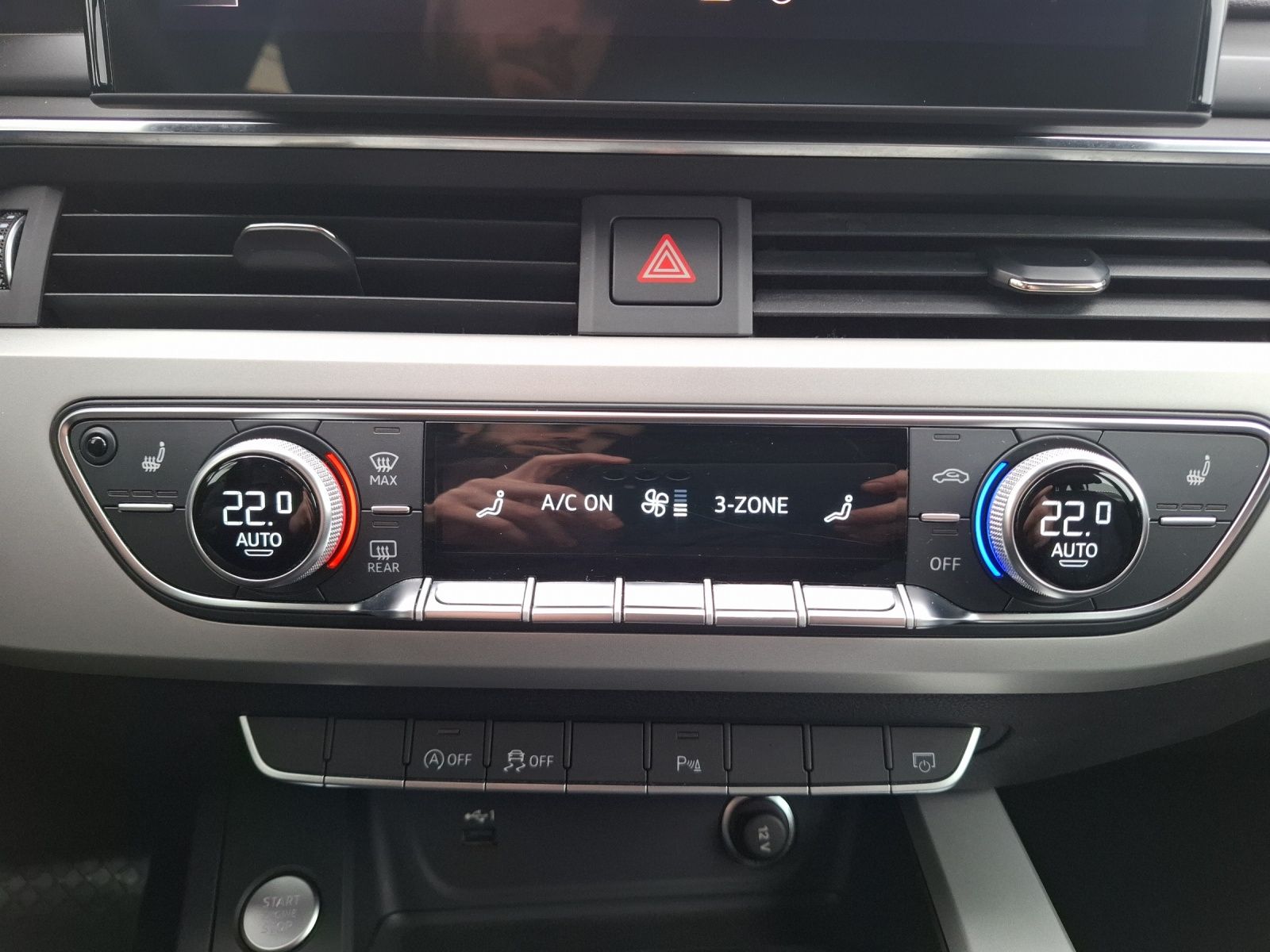Fahrzeugabbildung Audi A4 Avant 35 TFSI advanced S-tronic LED Navi Lede