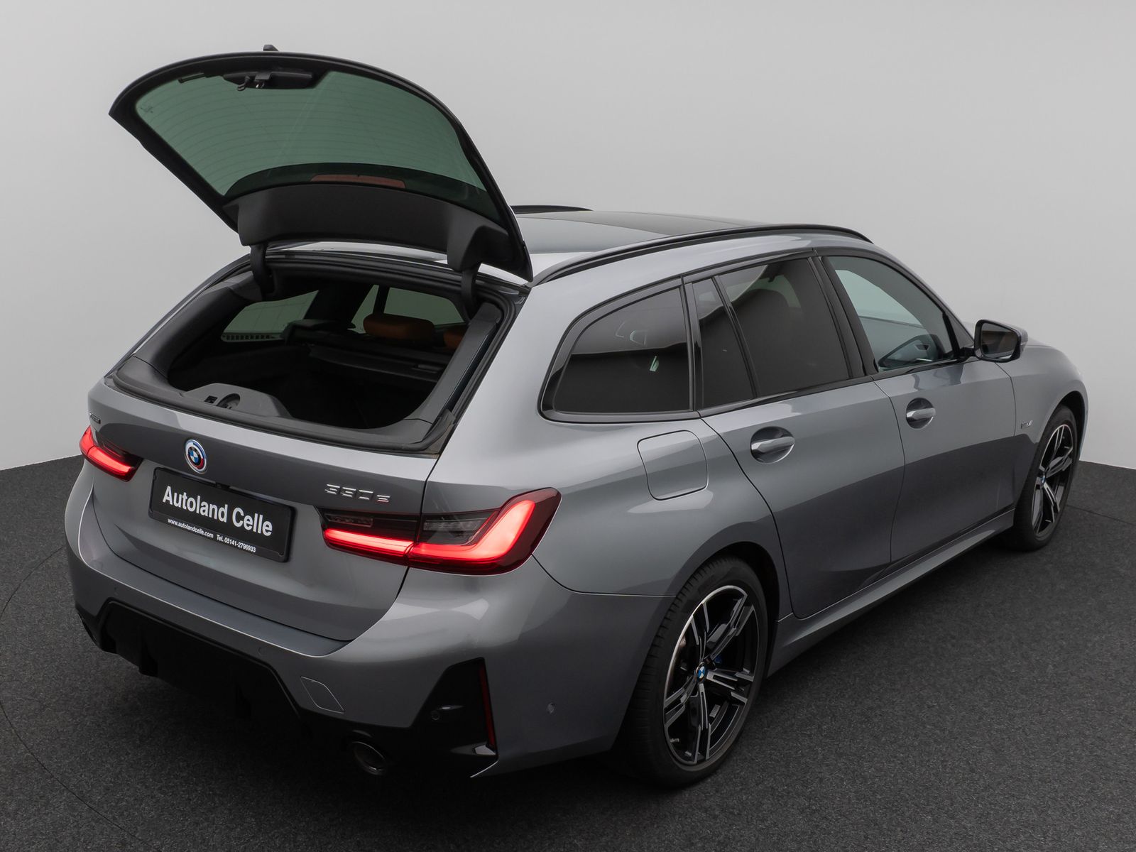 Fahrzeugabbildung BMW 330e xD M Sport Pro Panorama Kamera HUD DAB H/K