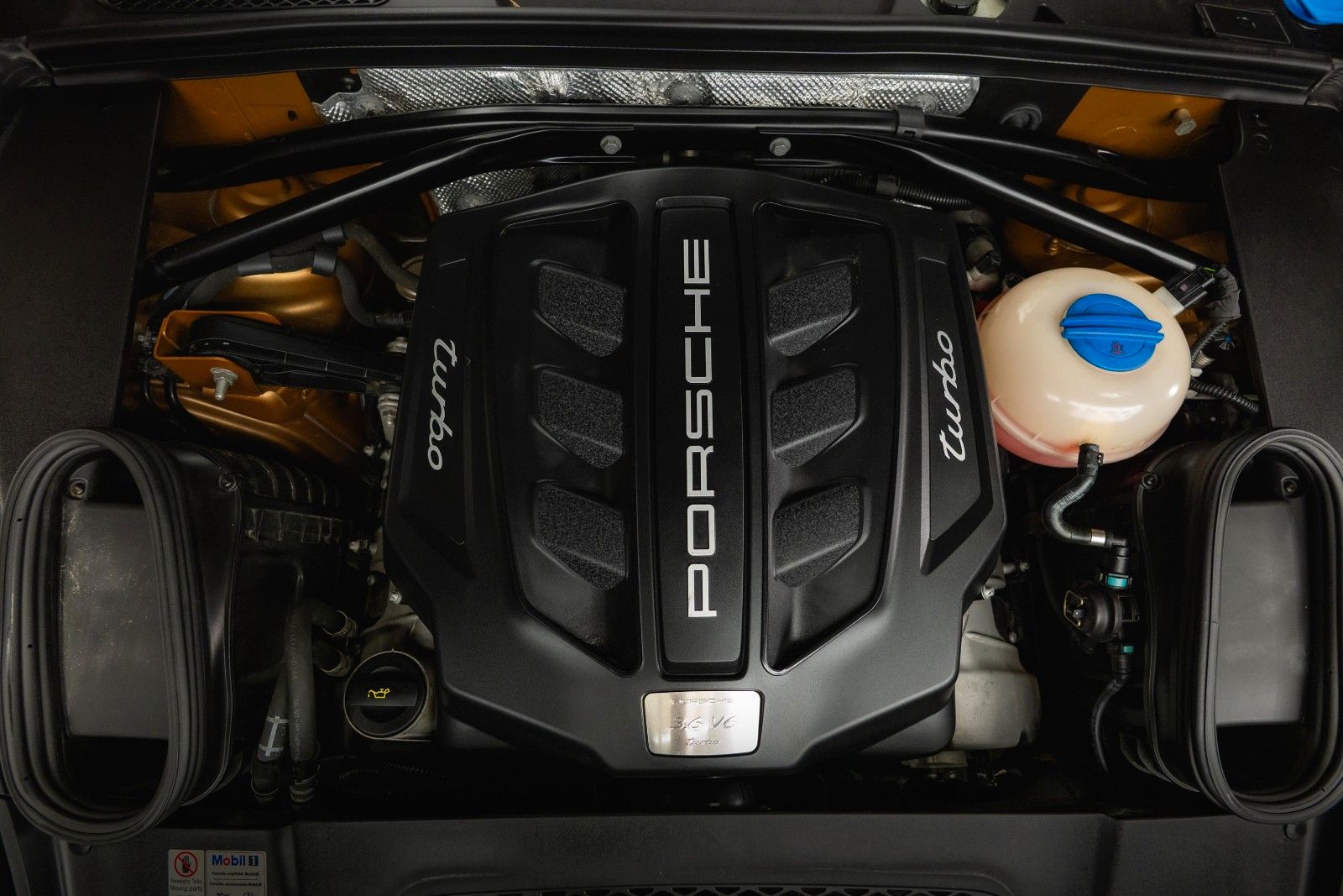 Fahrzeugabbildung Porsche Macan Turbo FENRIR | AURUM | CHRONO+ | LUFT | 21