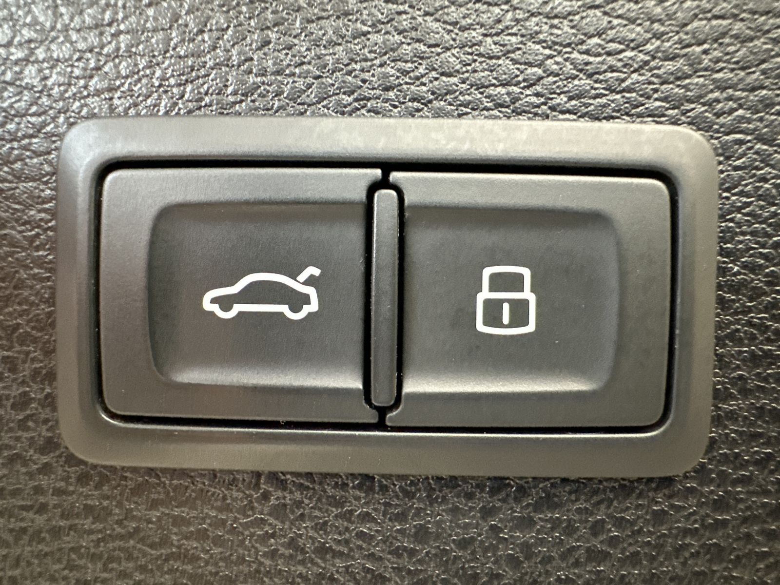 Fahrzeugabbildung Audi Q5 40 TDI Qu Sport NAV+XEN+KAM+B&O+PANO+CARPLAY