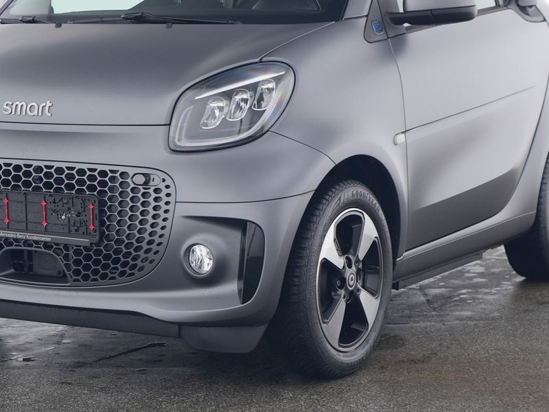 Fahrzeugabbildung Smart Smart fortwo EQ JBL*CARBON-OPTIK*KAMERA*LED*22KW