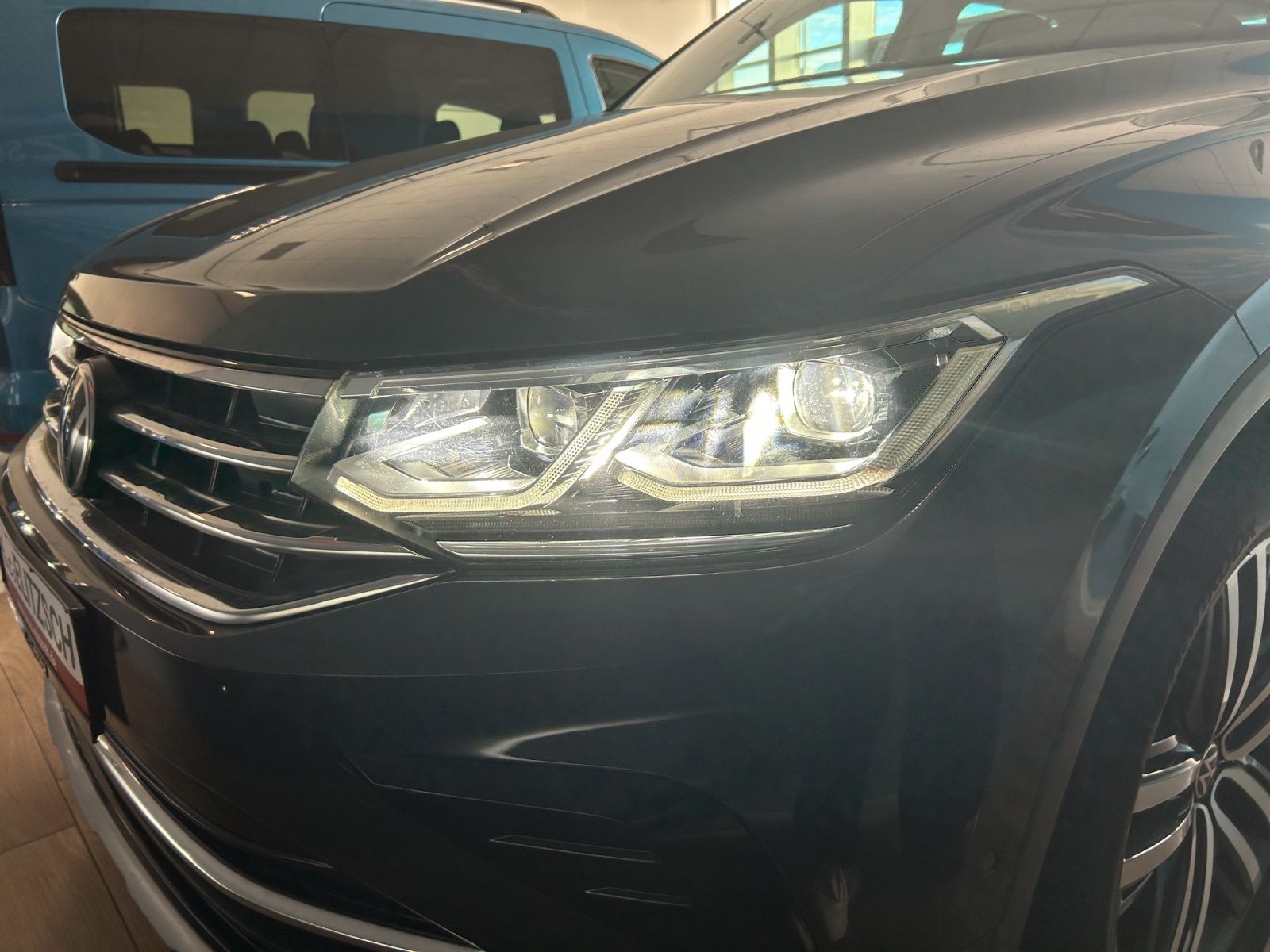 Fahrzeugabbildung Volkswagen Tiguan TDI Elegance DSG 4Mo Matrix AHK Navi AIF´