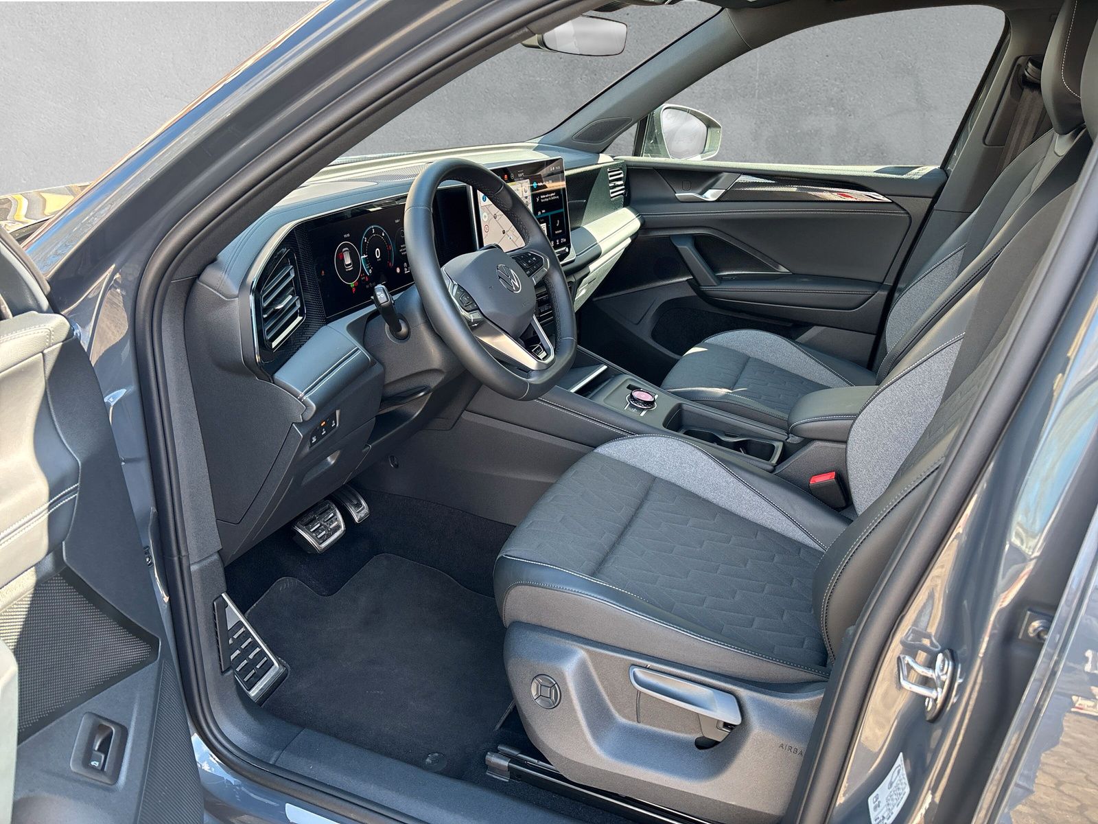Fahrzeugabbildung Volkswagen Tiguan 2.0 TDI Life HuD AHK Keyless IQ-Light