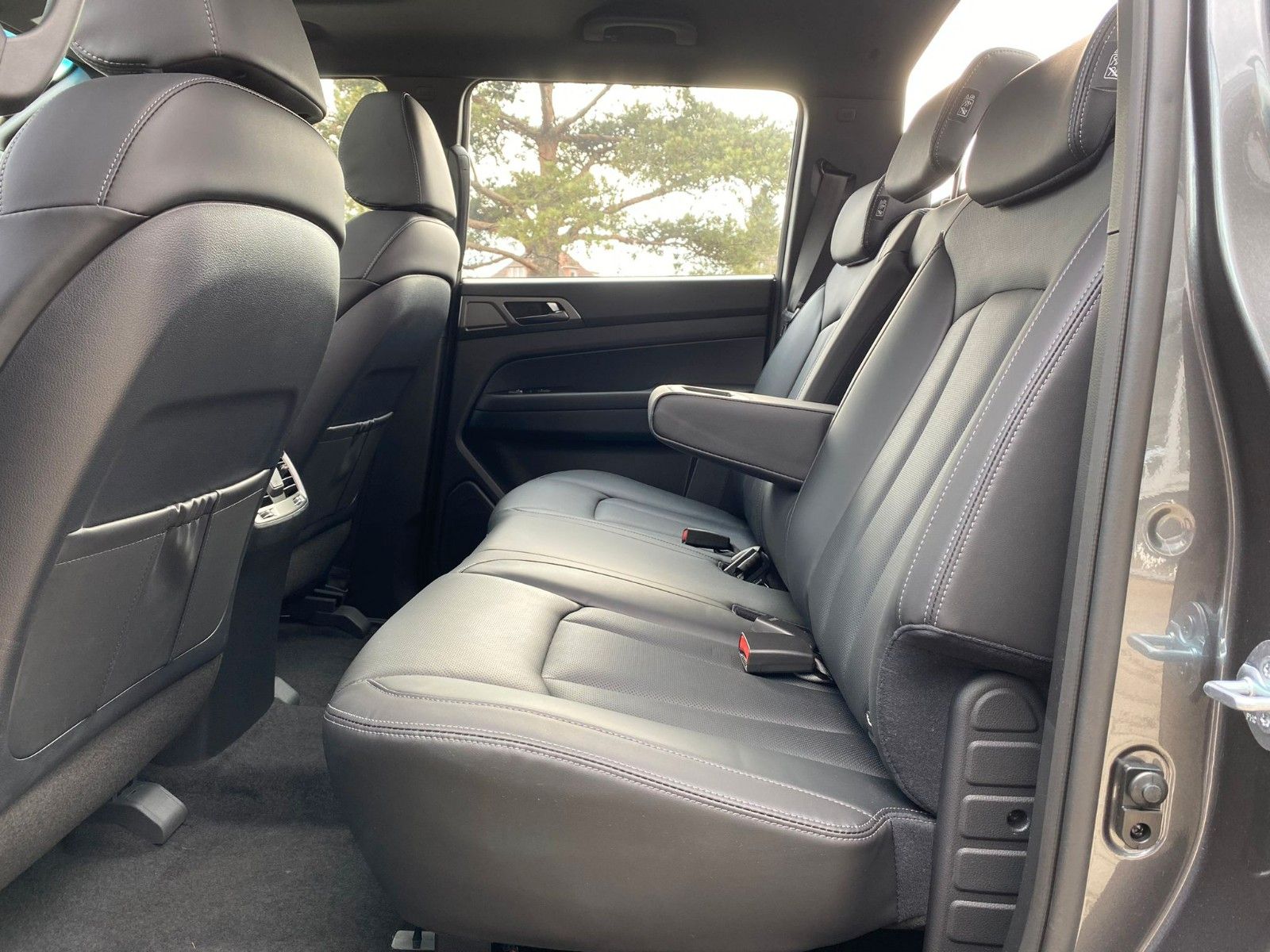 Fahrzeugabbildung Ssangyong Musso Grand 2.2d AT 4x4 BLACK LEDER+XENON+SD+DIF
