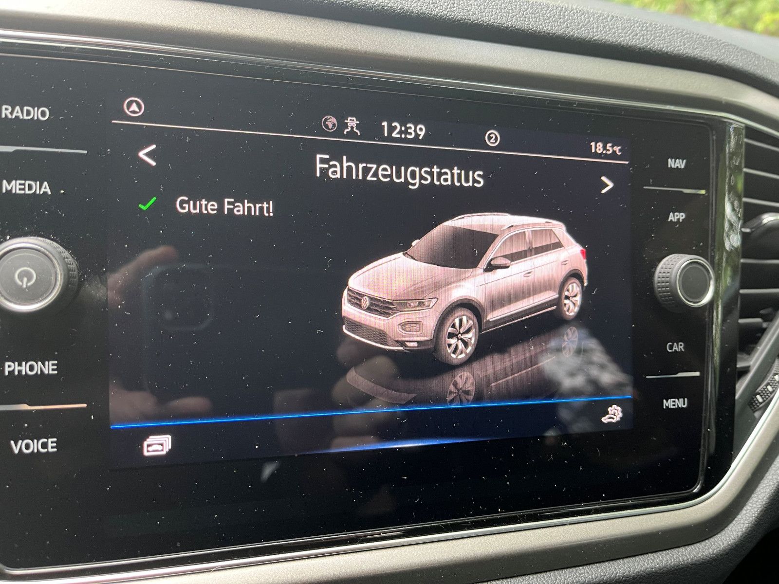 Fahrzeugabbildung Volkswagen T-Roc Style 1,5 TSI PDC LED ALU SHZ ACC UVM