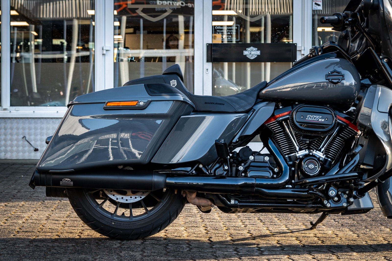 Fahrzeugabbildung Harley-Davidson FLHXSE CVO STREET GLIDE 117 cui - Jekill -