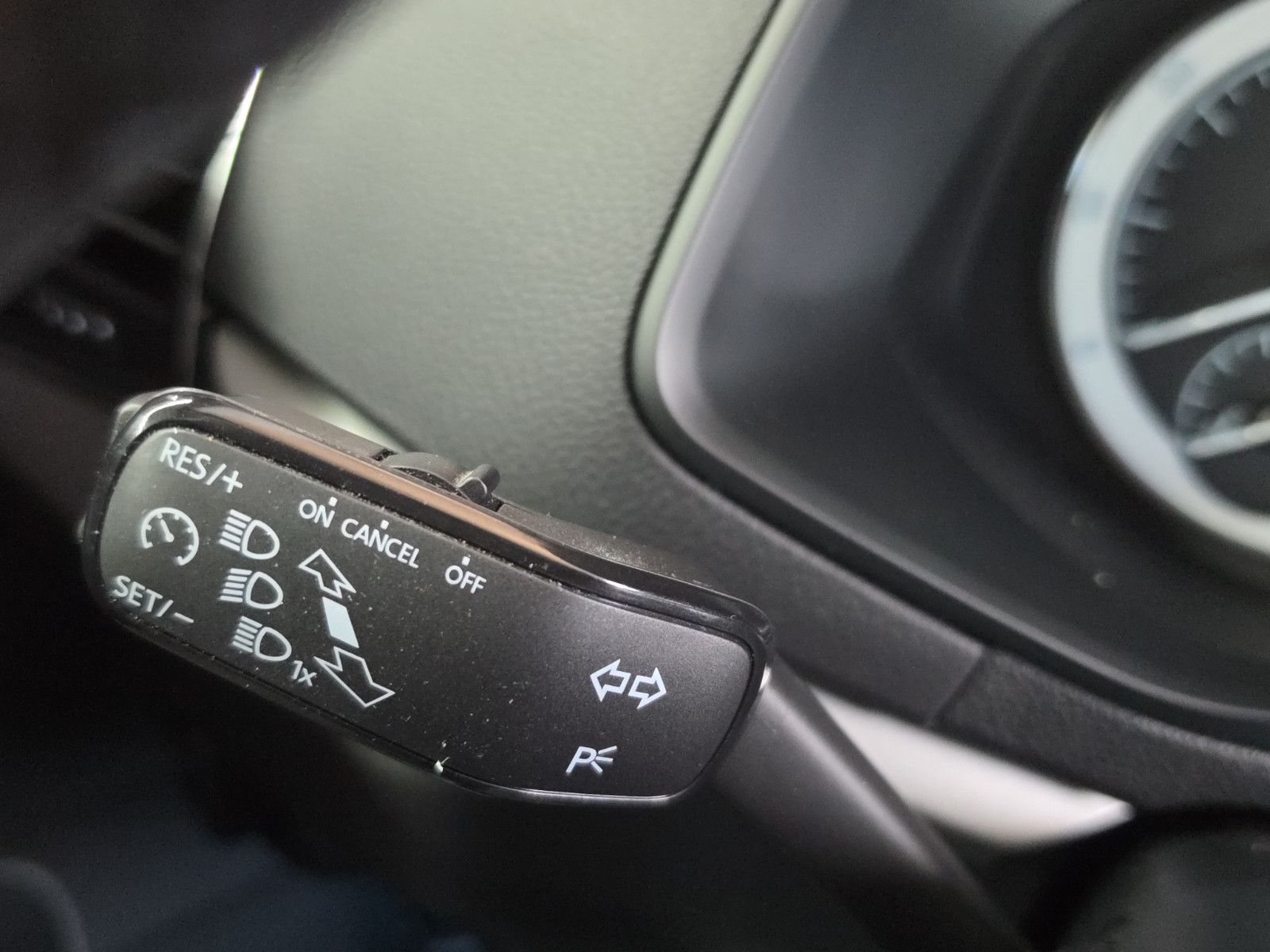 Fahrzeugabbildung SKODA Karoq Ambition Apple CarPlay