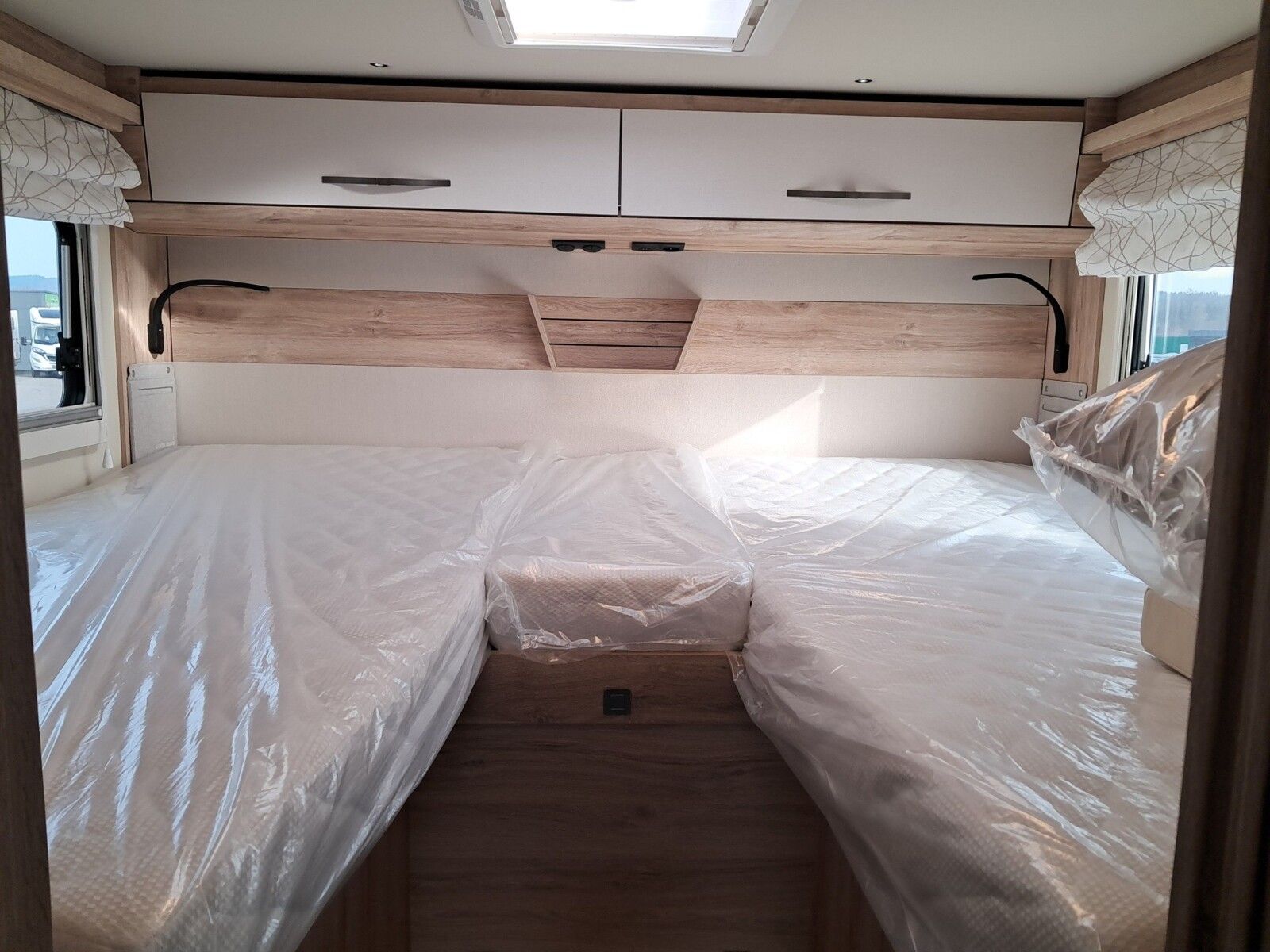 Fahrzeugabbildung Eura Mobil Profila T PT726EF Hubstützen,SAT,Solar,Lithium