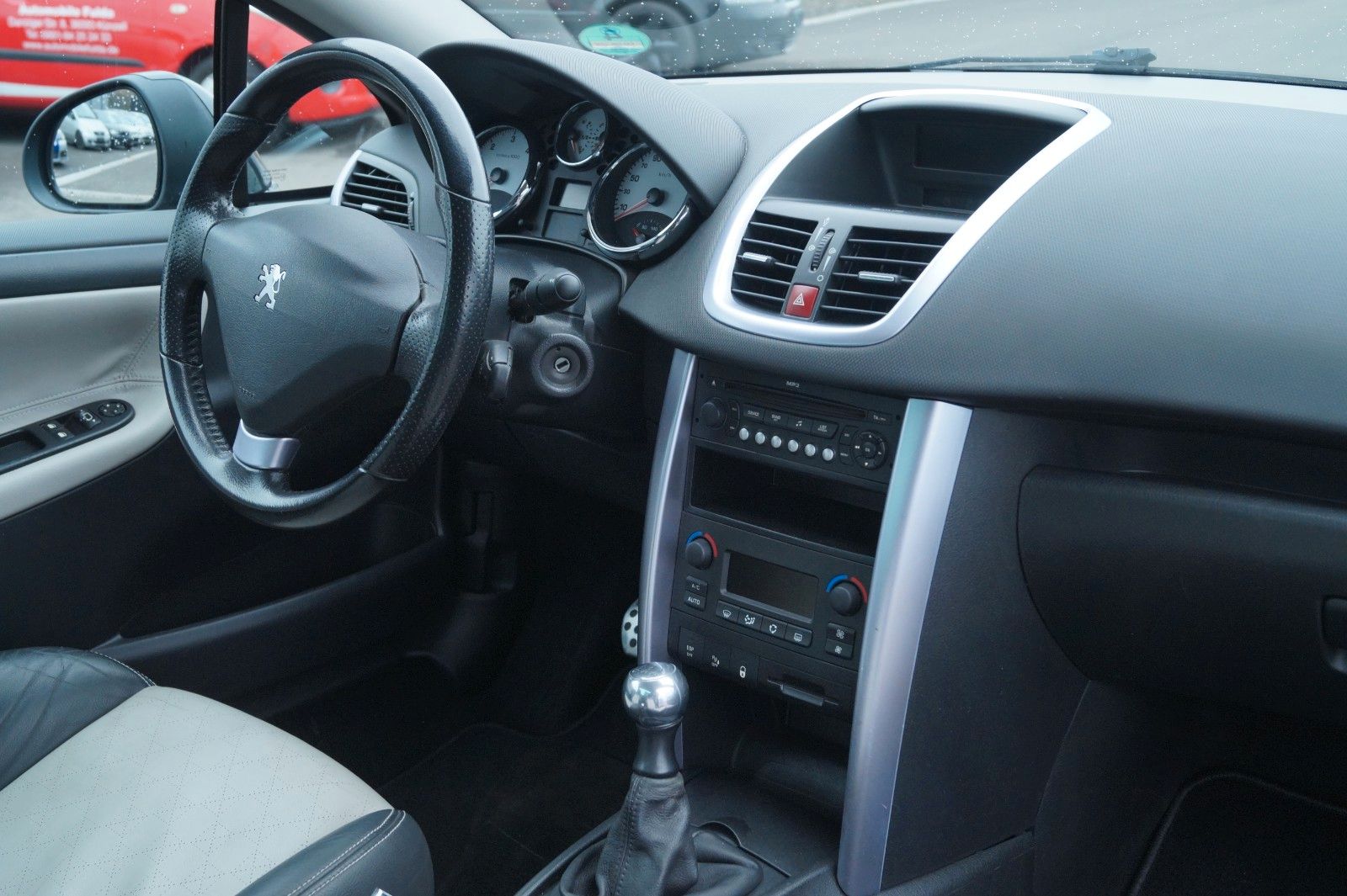 Fahrzeugabbildung Peugeot 207 CC Cabrio-Coupe Roland Garros