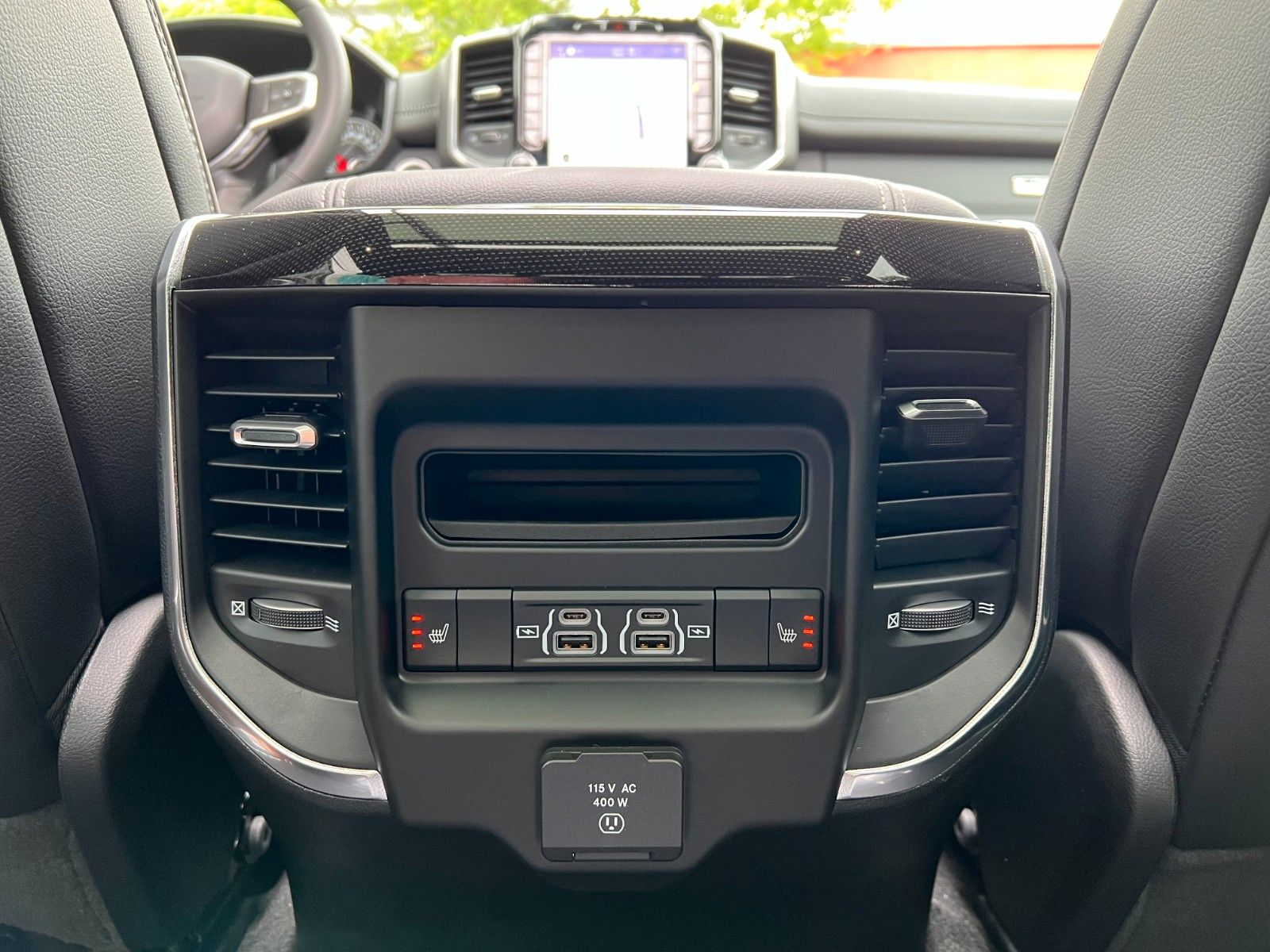 Fahrzeugabbildung Dodge RAM 1500 Crew Cab Laramie LPG "Shadow Warrior"