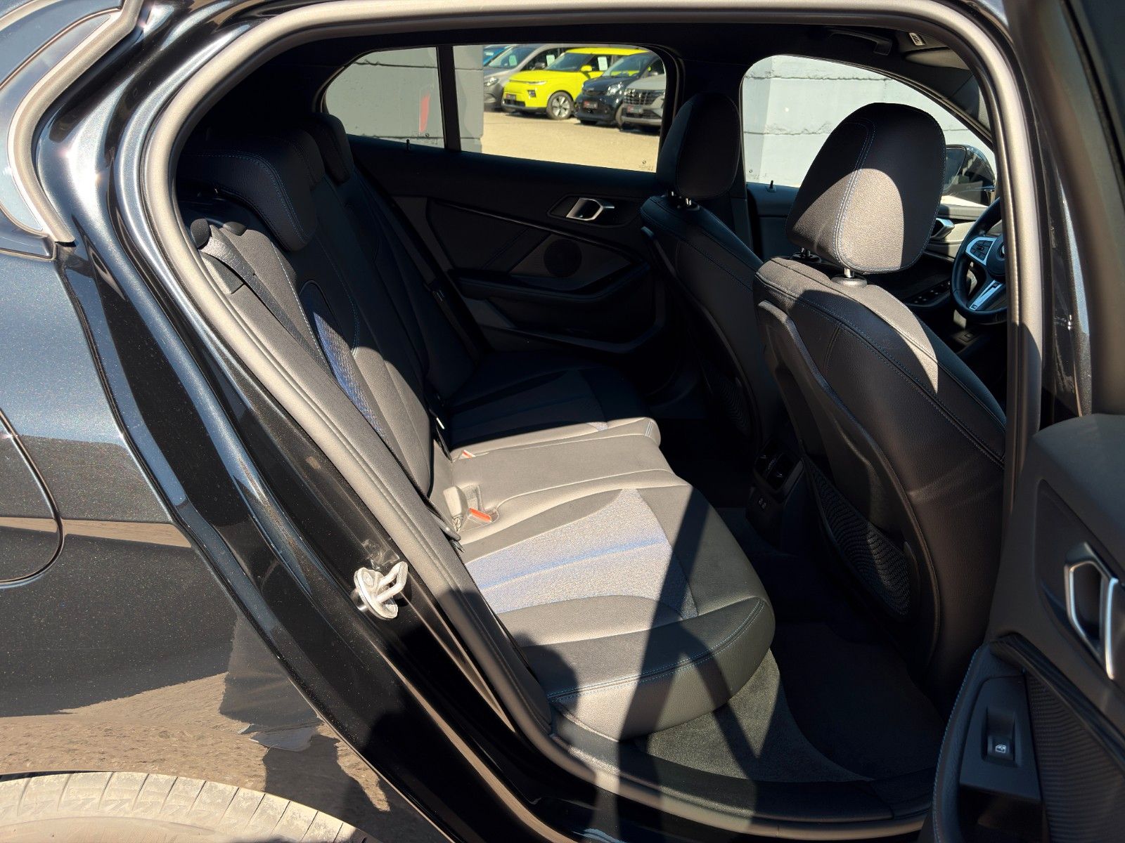 Fahrzeugabbildung BMW 118i M Sport Autom SHZ LHZ Hifi Amb Navi CarPlay