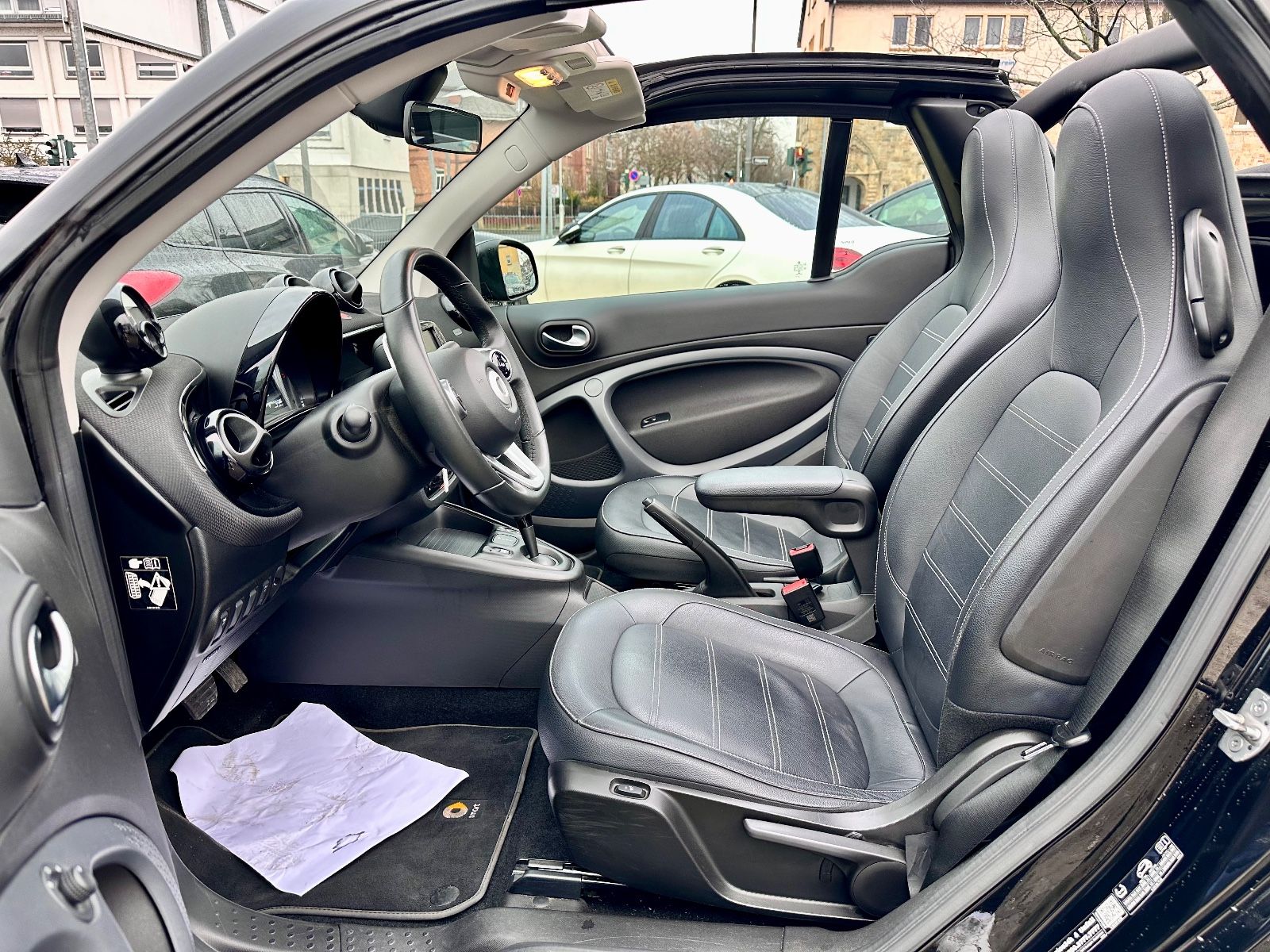 Fahrzeugabbildung Smart ForTwo Prime Cabrio EQ /Voll-Leder/PDC/CarPlay