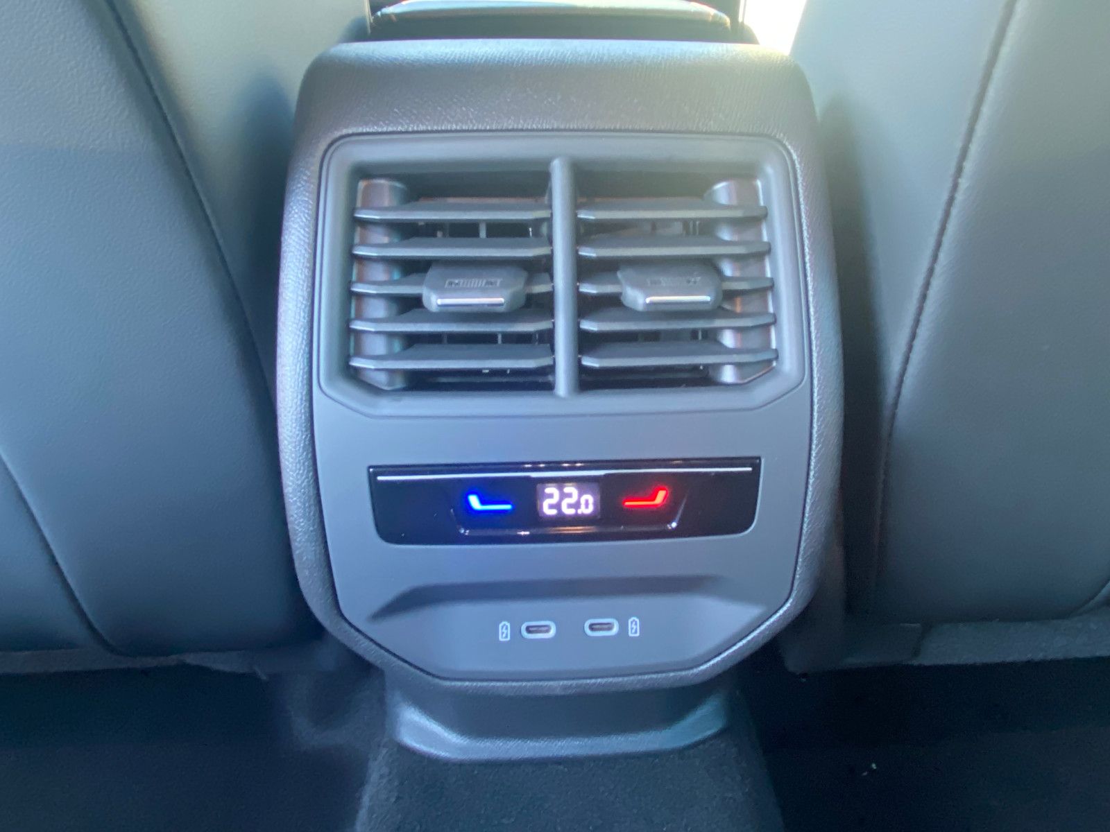 Fahrzeugabbildung CUPRA Leon Sportstourer 1.5 eTSI 110 kW DSG *AHZV-Vorb