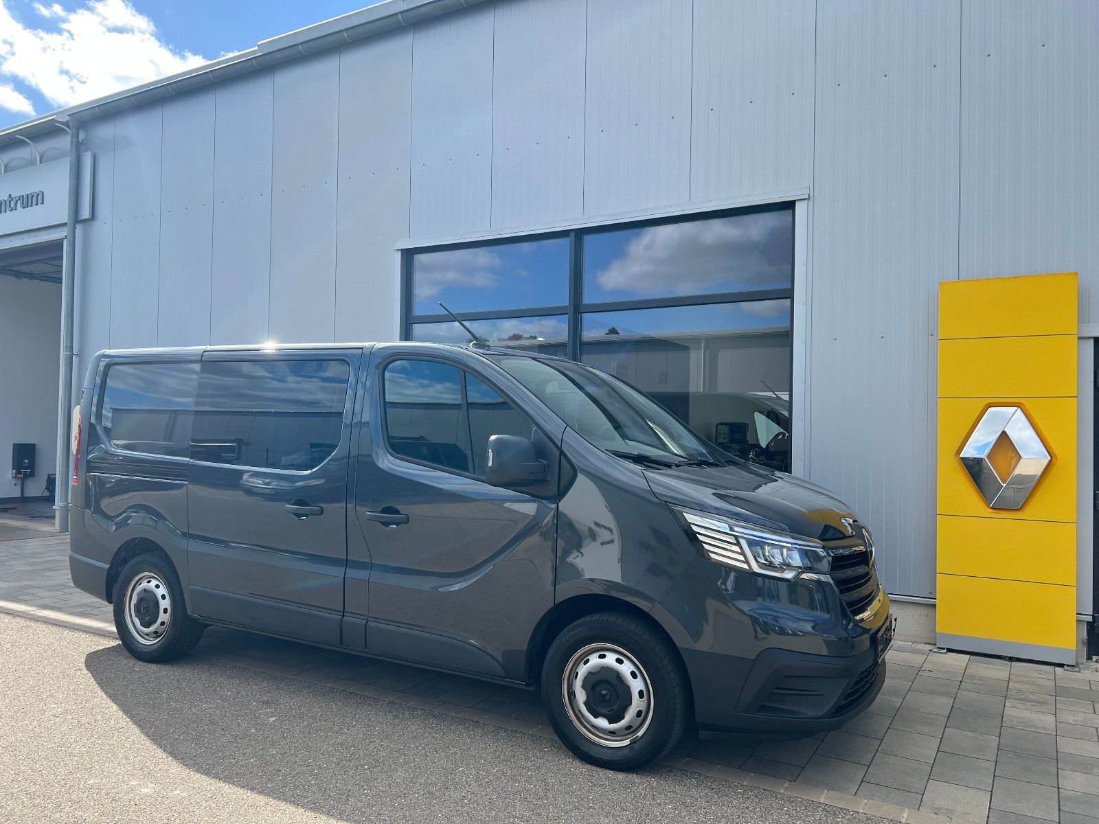 Renault Trafic - 1