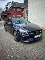 Mercedes-Benz A 220d | R.KAMERA | SCHECKHEFT GEPFL. | AMG FELG - Mercedes-Benz A 220 in Köln