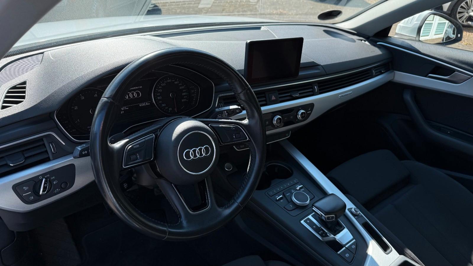 Audi A4  Avant quattro sport *PDC*Xenon*Standheizung*