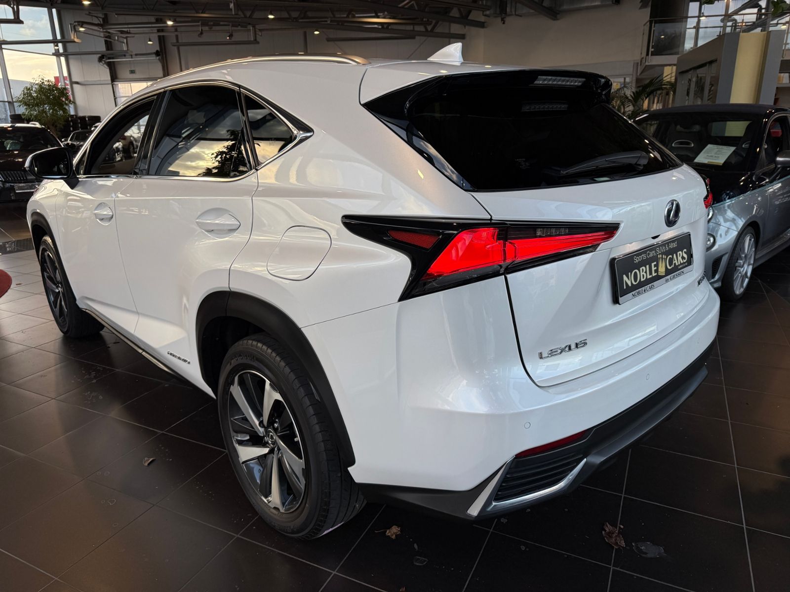 Fahrzeugabbildung Lexus NX 300h E-Four Luxury Line HUD 360° LED NAV