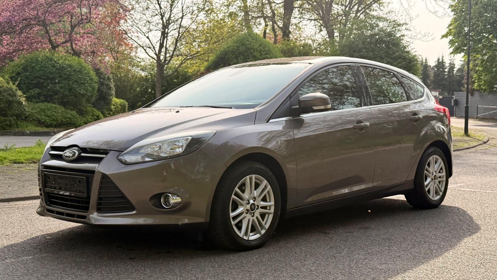 Ford Focus Titanium/Zahnriemen/Kupplung neu/Tüv neu *