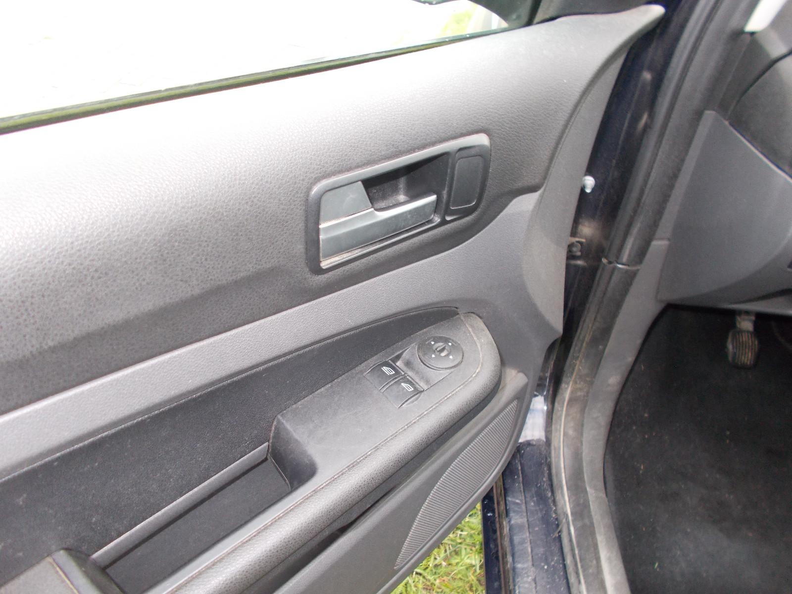 Ford Focus 2006 — photo 11