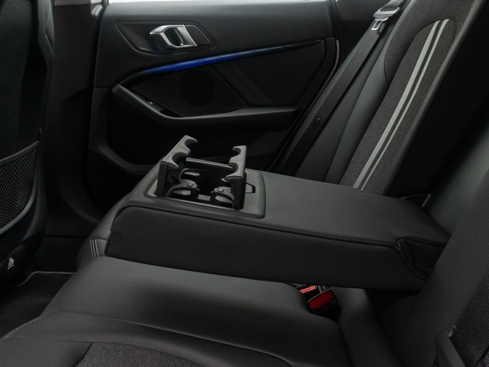 Fahrzeugabbildung BMW 220d Gran Coupé Sport Line HUD DAB Alarm Komfort