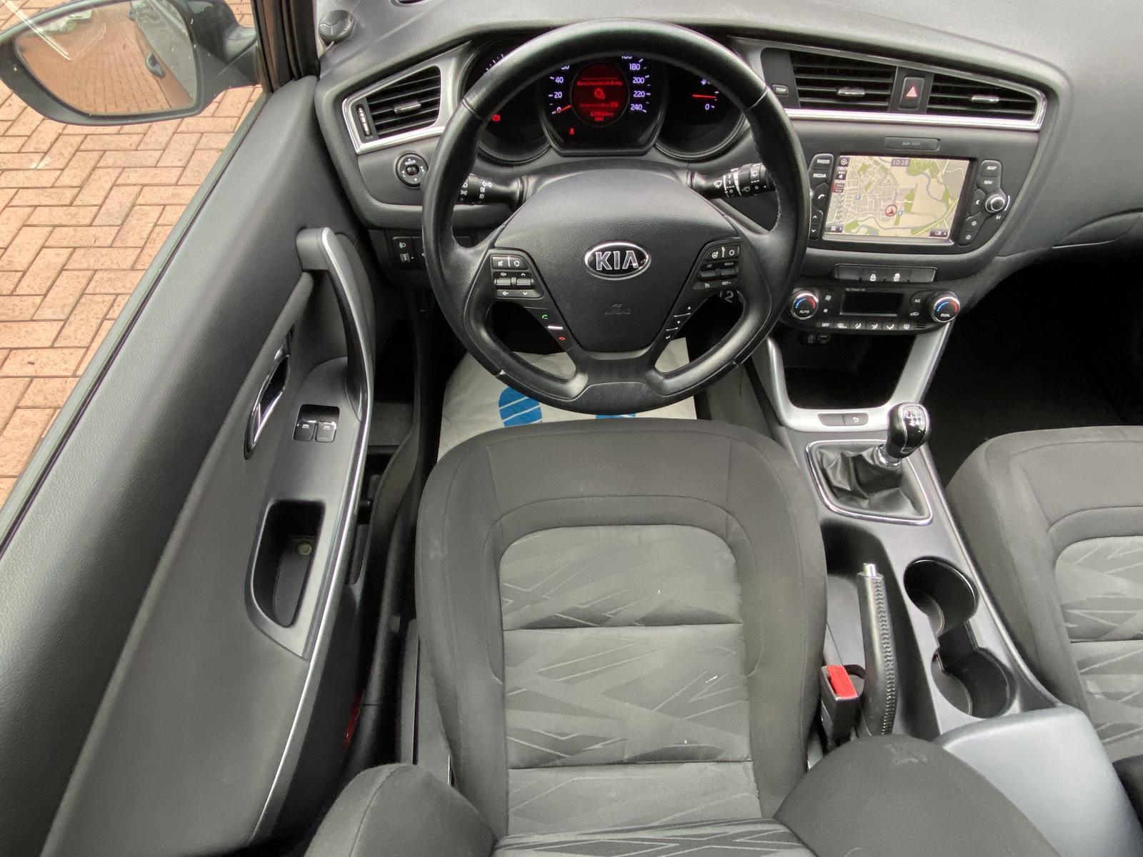 Kia Cee'd Sportswagon Attract AHK Kamera PDC Klima N