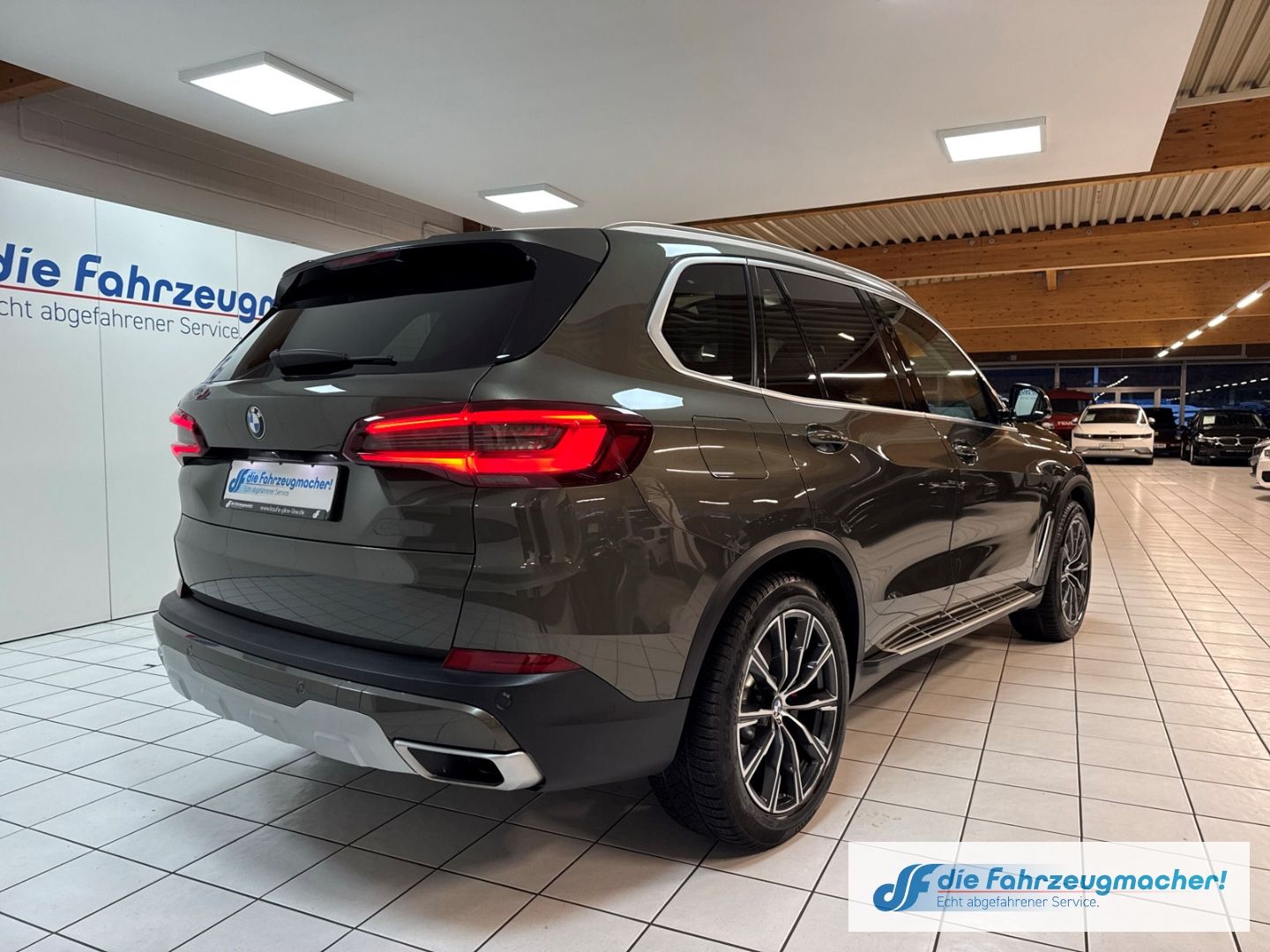 Fahrzeugabbildung BMW X5 xDrive 30d xLine M-Paket Laserlicht HUD Stand