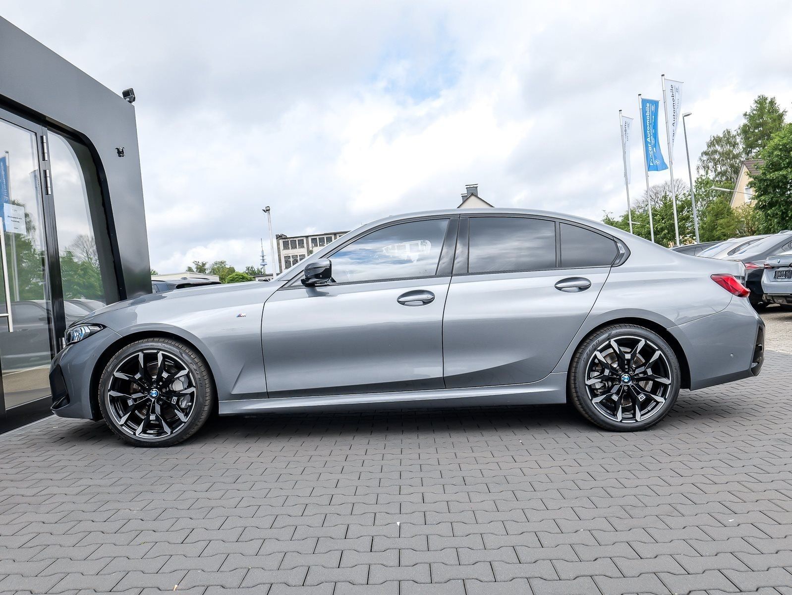 BMW 330 - Bild 9