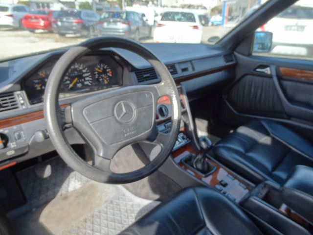 Fahrzeugabbildung Mercedes-Benz E 220 Coupe/Leder/2.Hand/Schiebedach/
