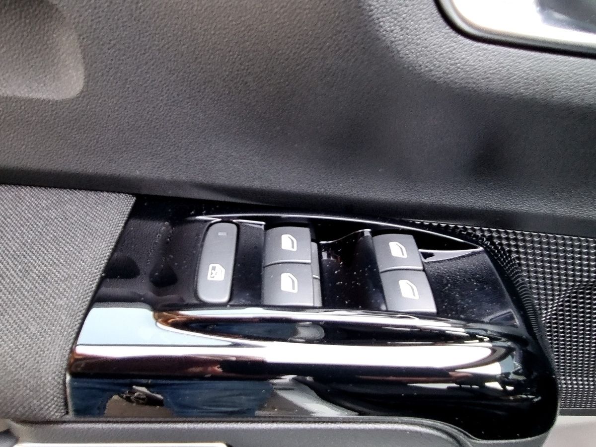 Fahrzeugabbildung Citroën C3 PureTech 110 Shine
