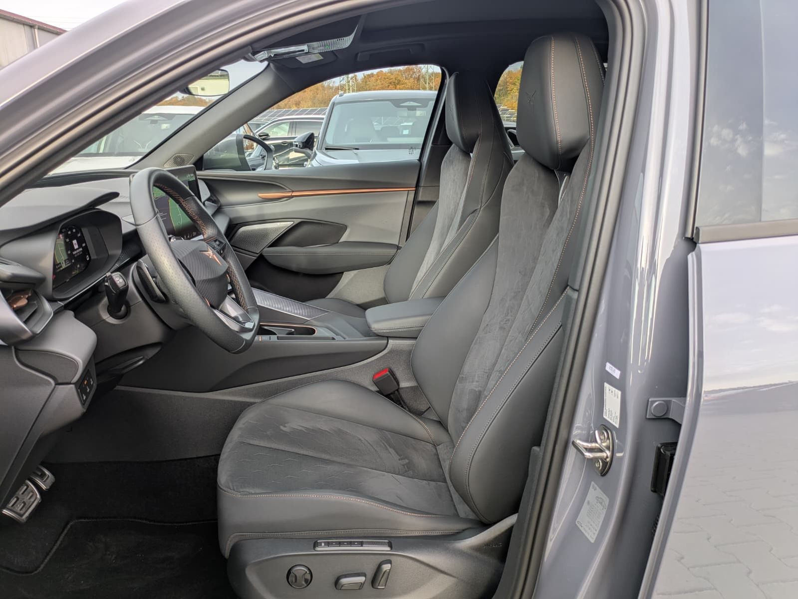 Fahrzeugabbildung CUPRA Terramar 2.0 TSI 4D VZ HUD*MATRIX*PANO*DCC*20"