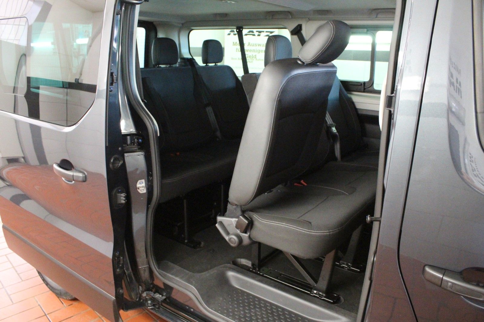 Fahrzeugabbildung Renault Trafic Grand L2 dCi 110 Blue*9-Sitzer*