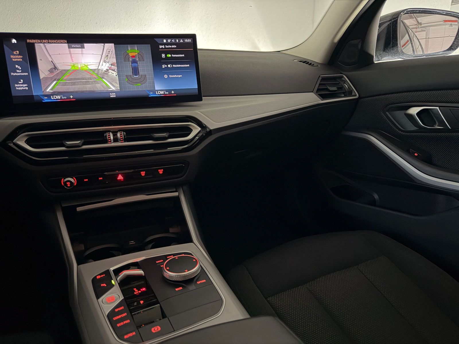 Fahrzeugabbildung BMW 330 d xDrive Touring/LED/CURVED/HuD/AHK/FACELIFT