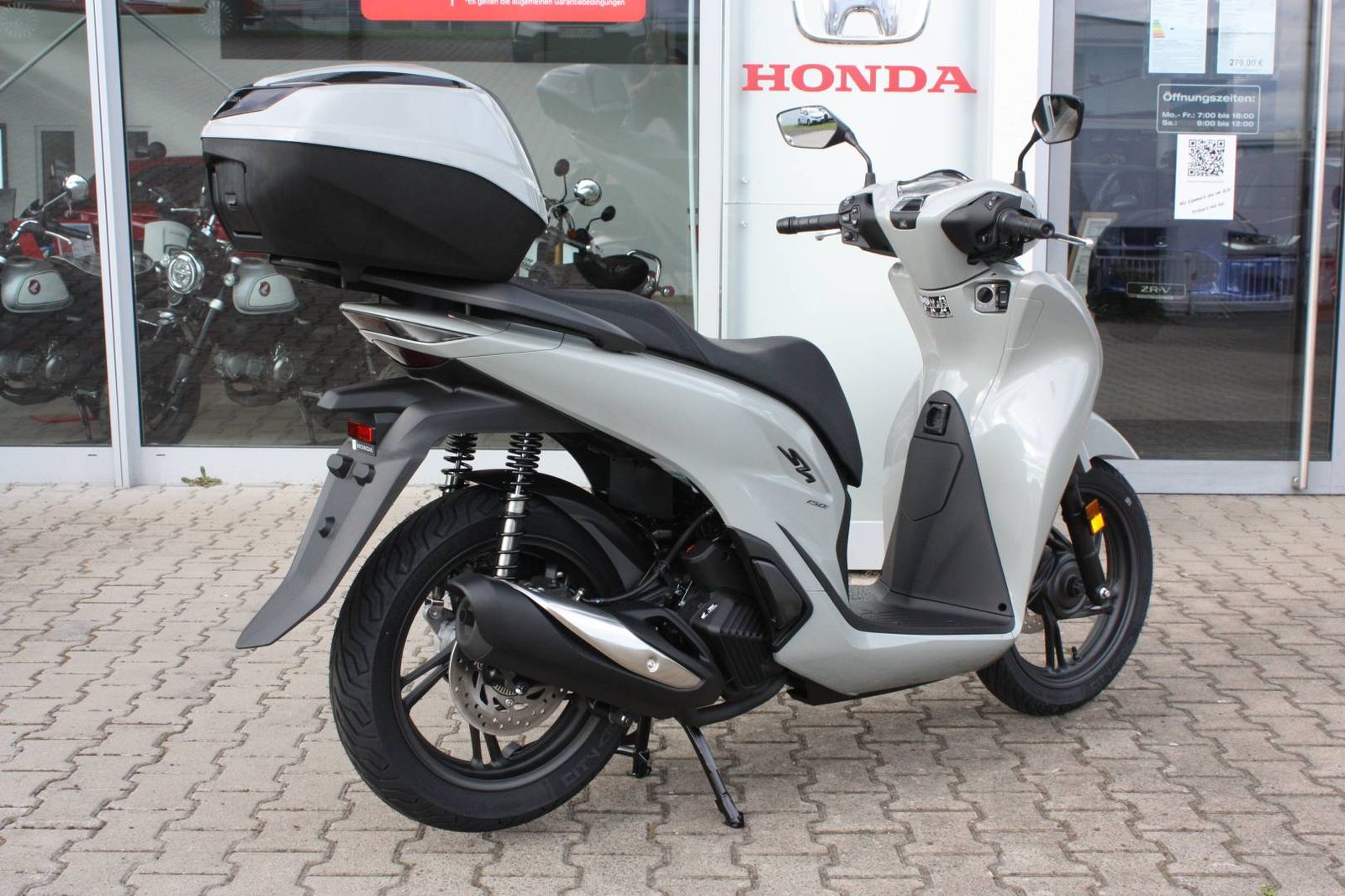 Fahrzeugabbildung Honda SH 150 i mit Smart Top Case bis 6 Jahre Garantie