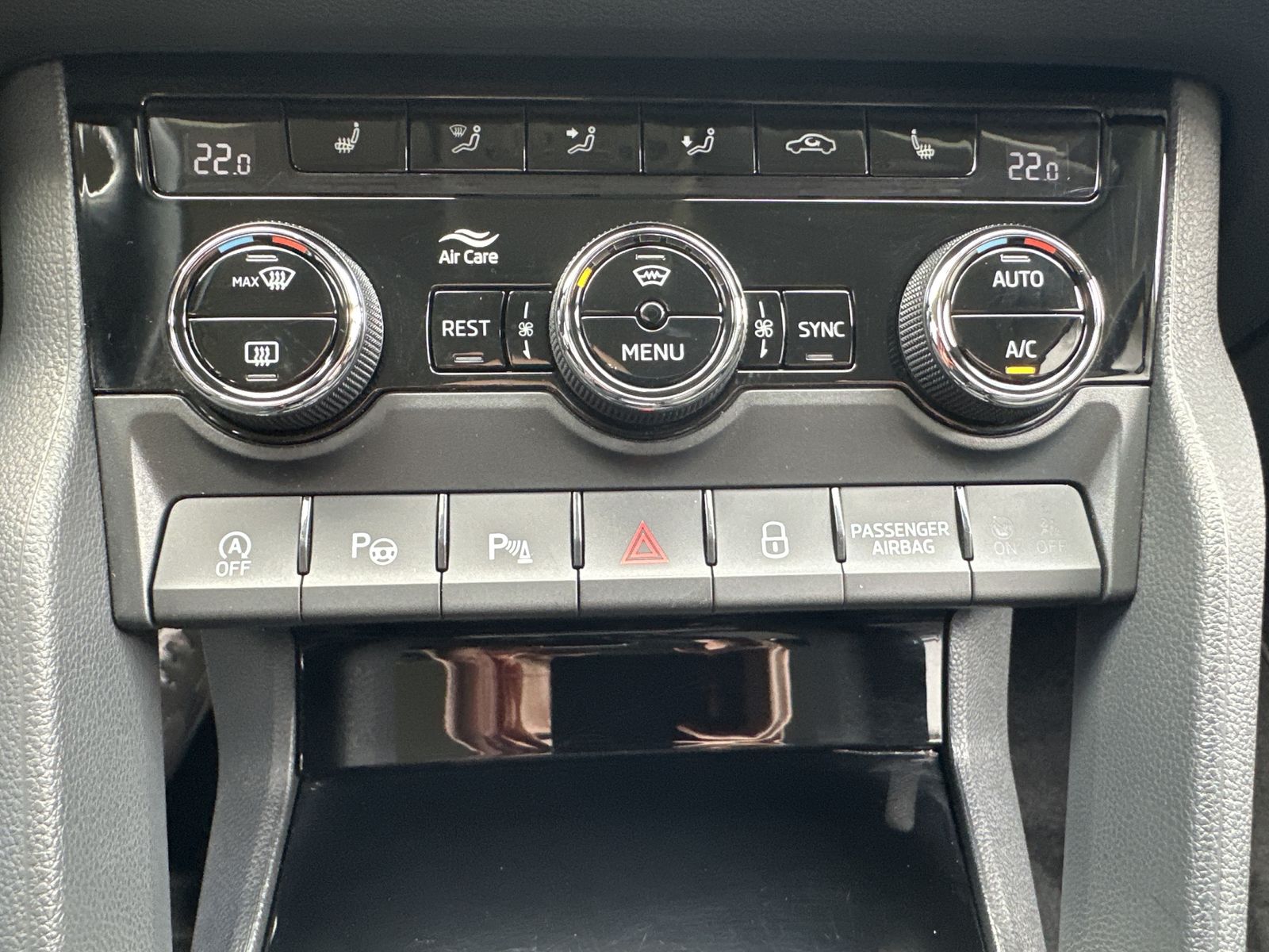 Fahrzeugabbildung SKODA Kodiaq 2.0 TDI DSG Clever NAV+LED+ACC+AHK+SHZ+PP