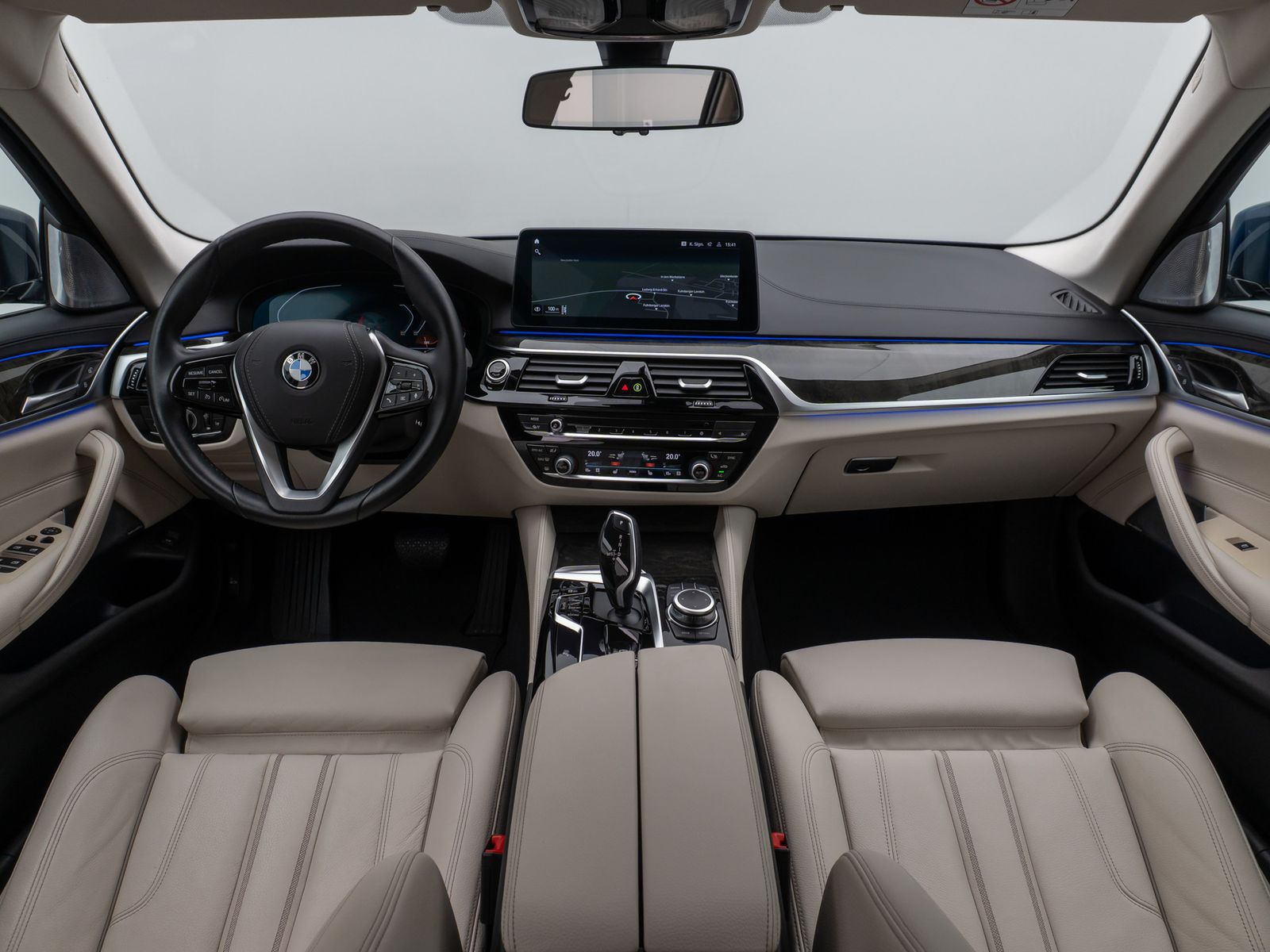 Fahrzeugabbildung BMW 520i Luxury Line Kamera HUD DAB B&W Alarm Sport