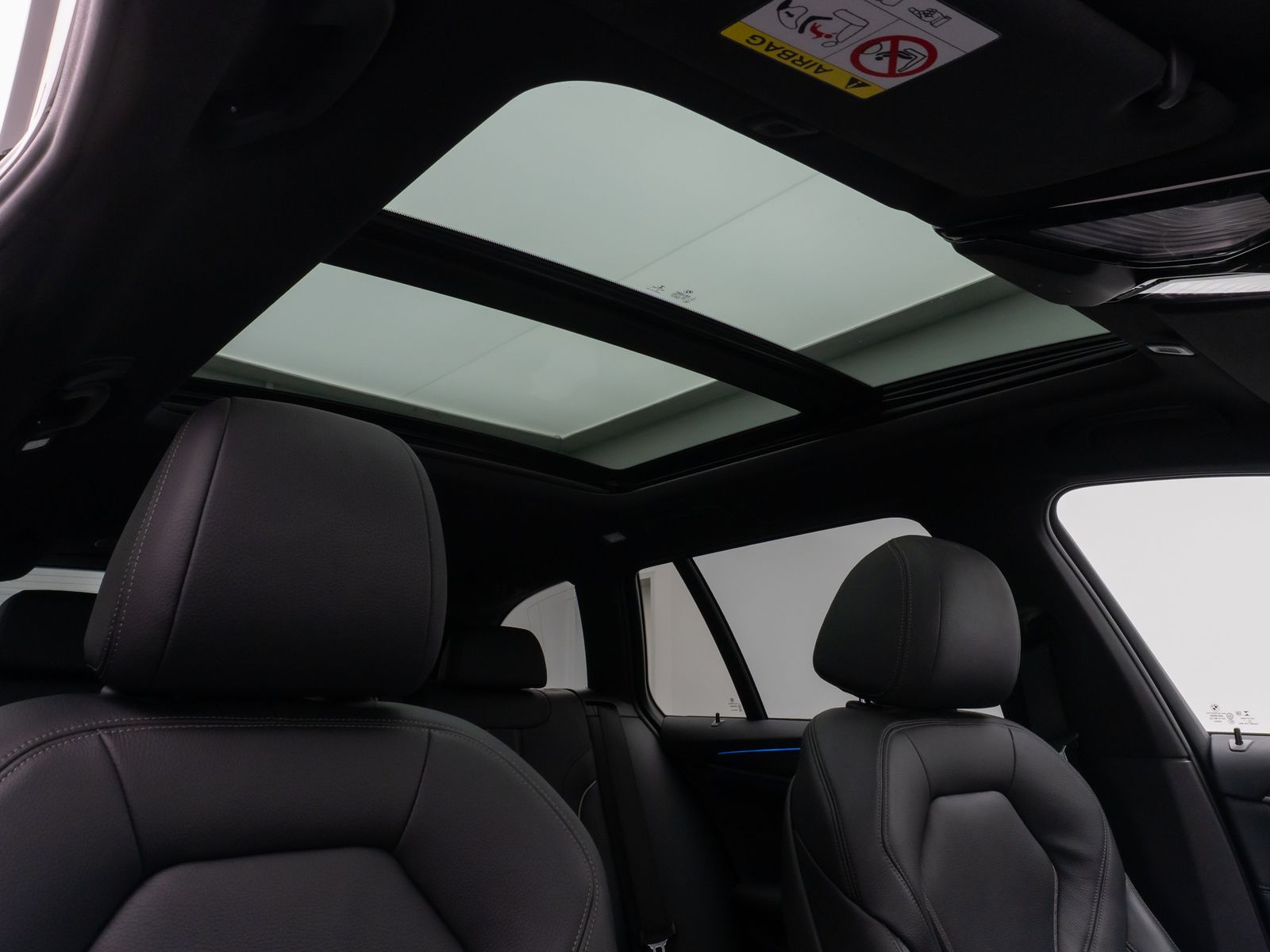 Fahrzeugabbildung BMW 530e xD M Sport Panorama HUD DAB H/K PDC AHK