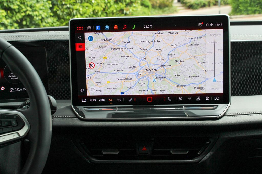 VW Tiguan 2.0 TDI/ IQ.DRIVE/ H&K/ MATRIX/ DISCOVER VW Tiguan 2.0 TDI/ IQ.DRIVE/ H&K/ MATRIX/ DISCOVER