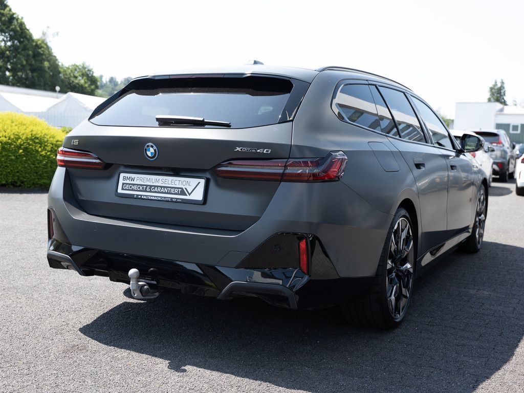 BMW i5 Touring 40 xDrive M-Sport Pro PANO AHK B&W foto 5
