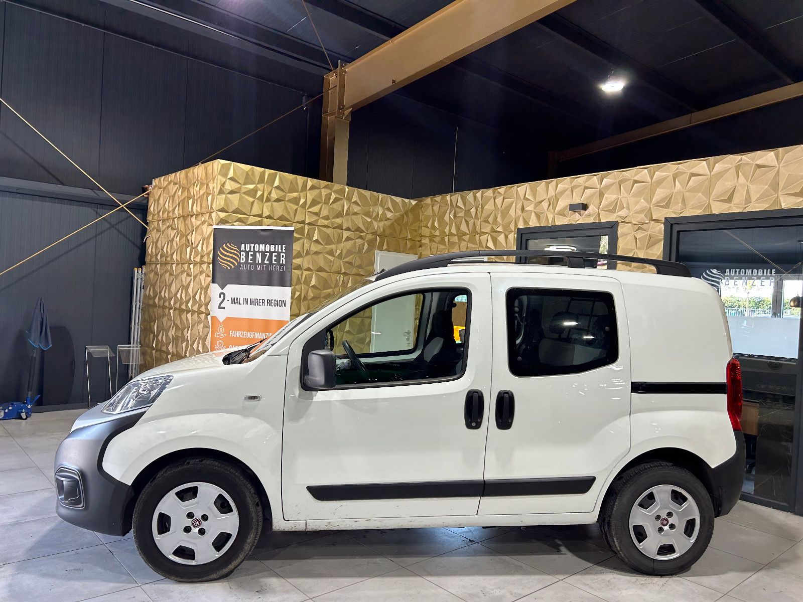 Fahrzeugabbildung Fiat Fiorino SX Kombi/RADIO/4-SITZ/SHZ/SCHIEBETÜR L+R