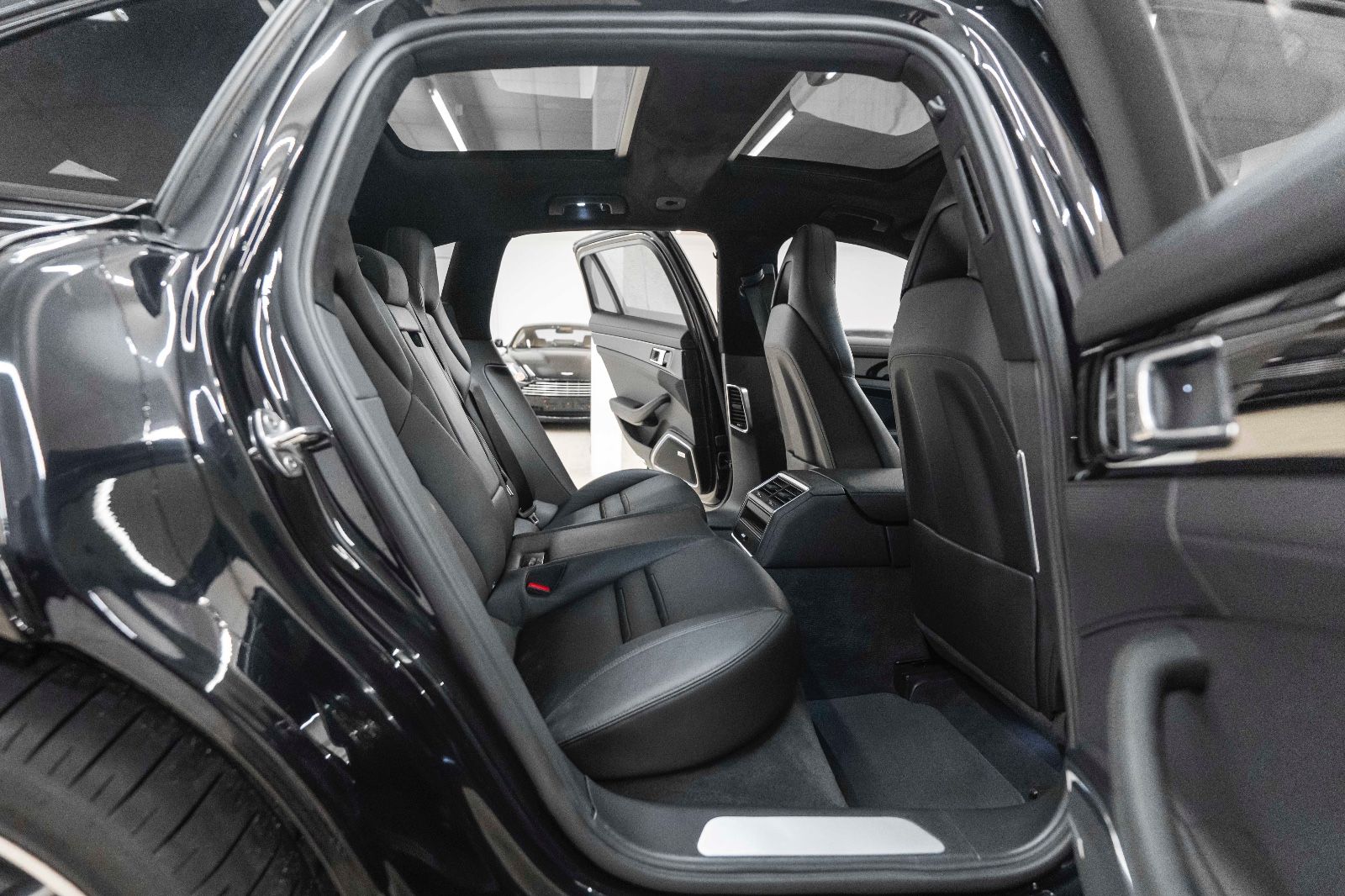 Fahrzeugabbildung Porsche Panamera Sport Turismo 4 E-Hybrid BOSE 360° LED