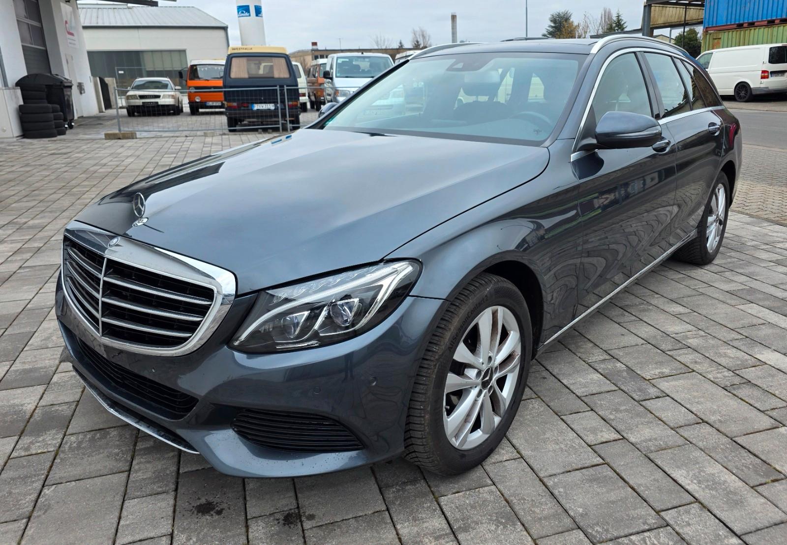 Mercedes-Benz C 180 Exclusive Aut NAVI* PANO * LED * LEDER