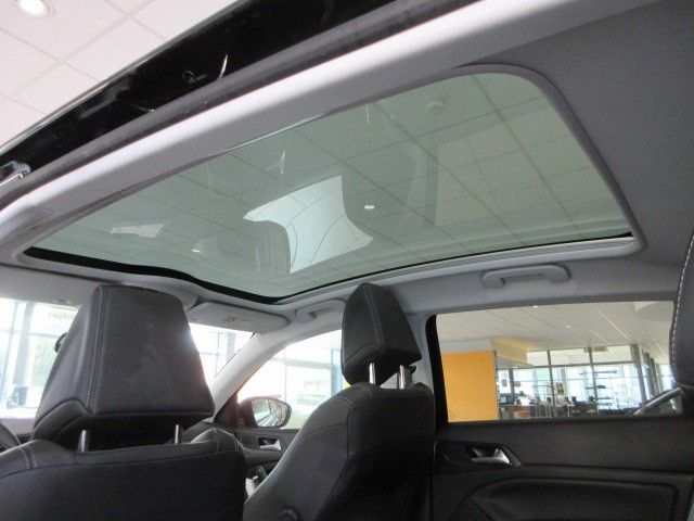 Fahrzeugabbildung Peugeot 308 ALLURE 1.2T NAVI/LED/PANO/LEDER/PDC/ACC/17"