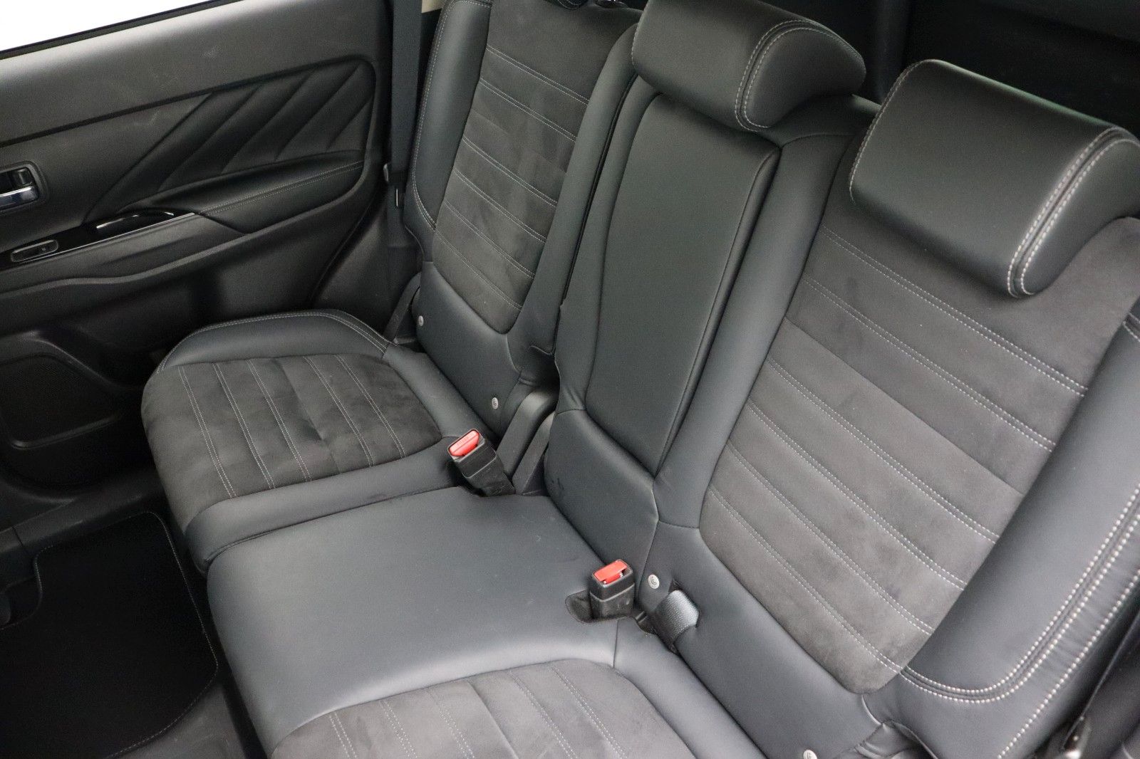Fahrzeugabbildung Mitsubishi Outlander PHEV 2.4 Basis 4WD