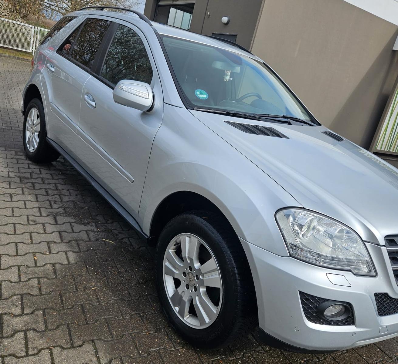 Mercedes-Benz ML 320