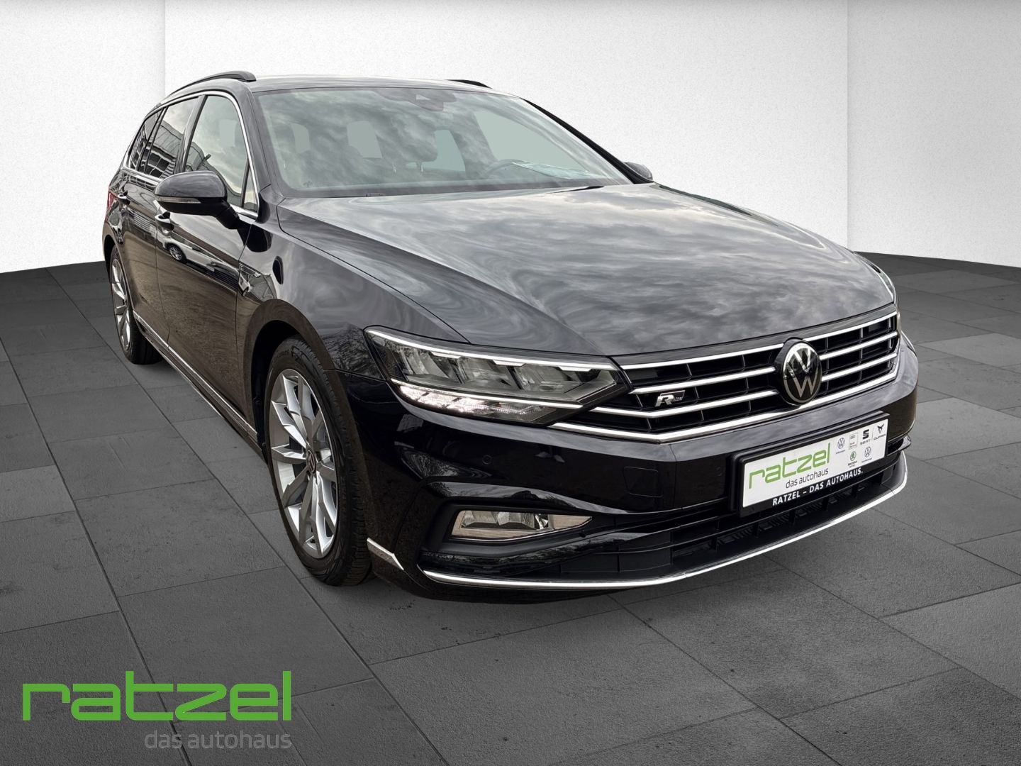 Fahrzeugabbildung Volkswagen Passat Variant Business 2.0 TDI DSG R-Line Navi