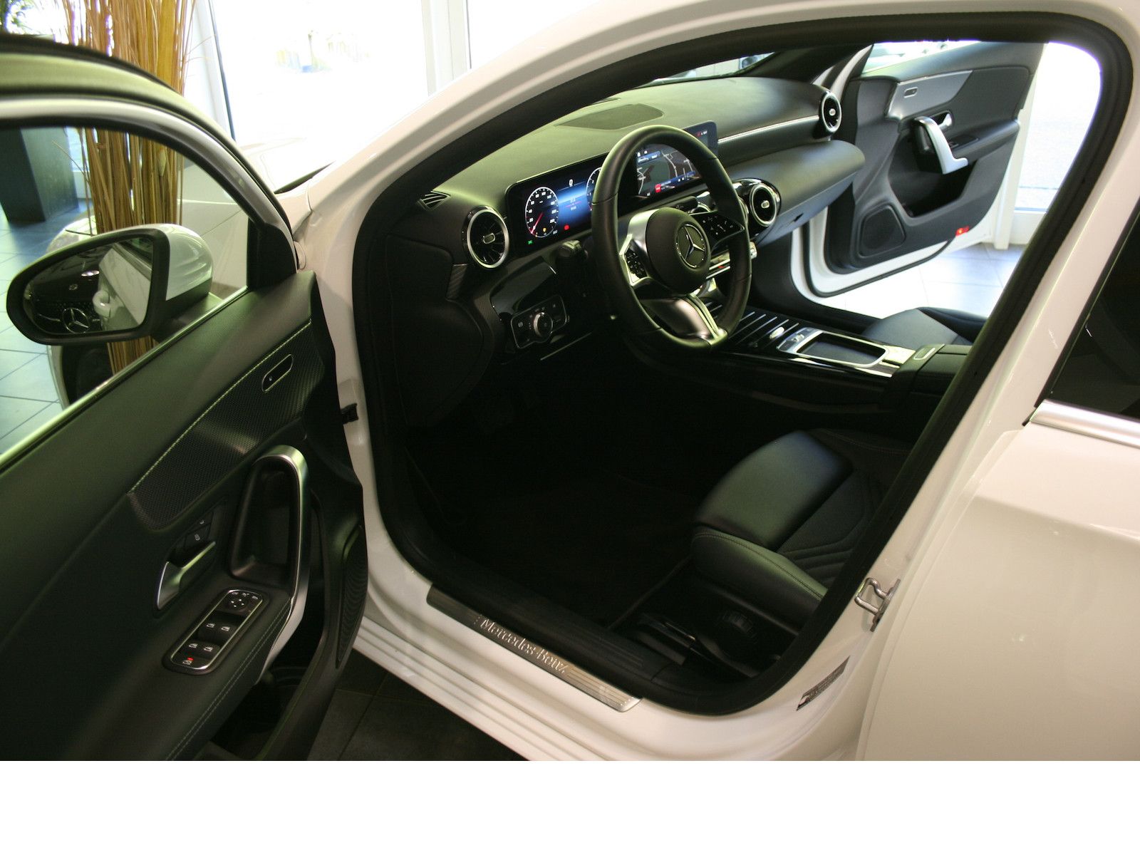 Fahrzeugabbildung Mercedes-Benz A 200 d Progr.Advanced*AHK*DISTRONIC*Winterpaket