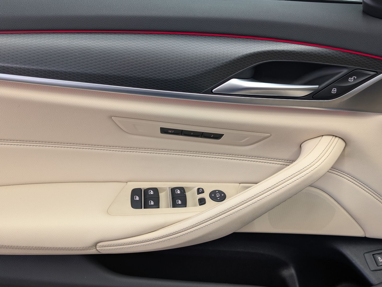 Fahrzeugabbildung BMW 530 i M Sport Tour. LEDER MEMO VIRT LED APP PANO