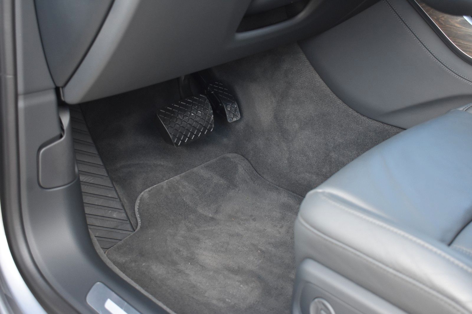 Fahrzeugabbildung Audi A8 55 TFSI quattro Matrix Softc. Standh.1.Hand